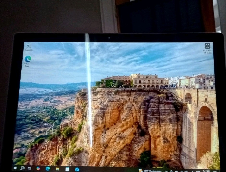 Microsoft Surface Pro 4 Model 1724 Works Great