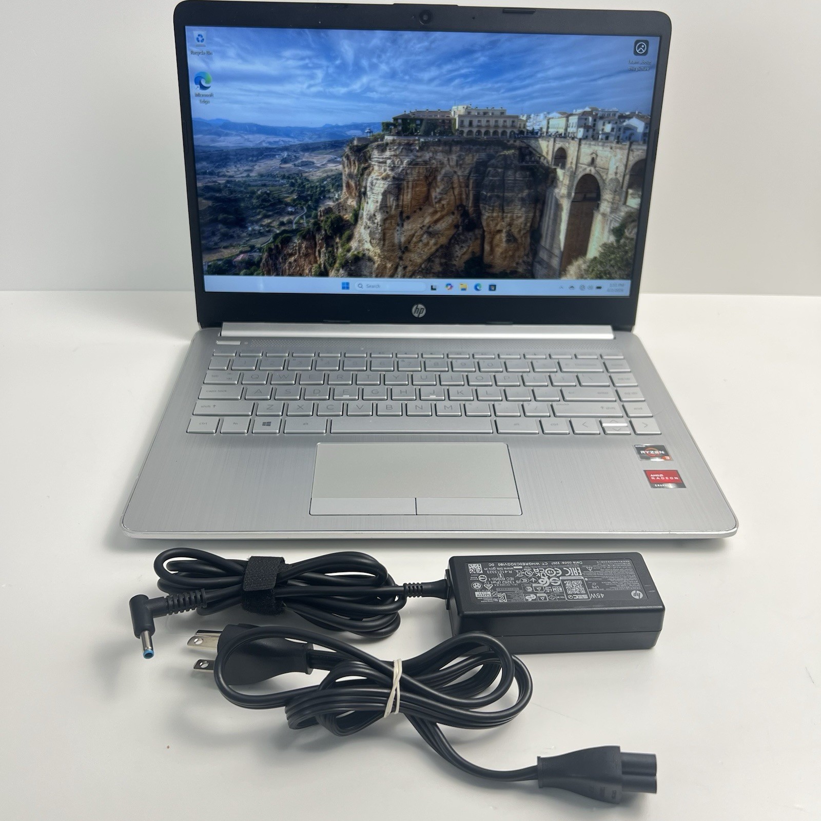 HP 14-dk1032wm 14″ FHD Laptop Ryzen 3 3250U 2.6GHz 128GB SSD 4GB RAM w/ Charger