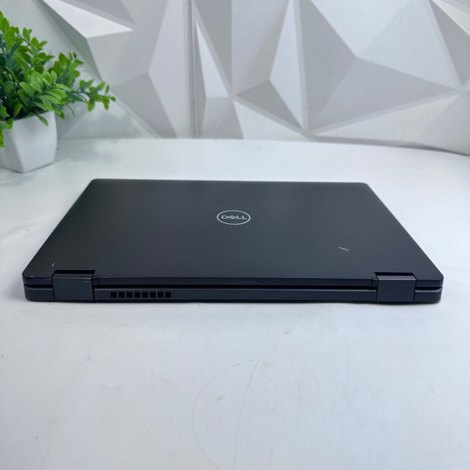 Dell Latitude 5300 2-in-1 13.3″ FHD Laptop, i7-8665U, 16GB RAM, 512GB SSD