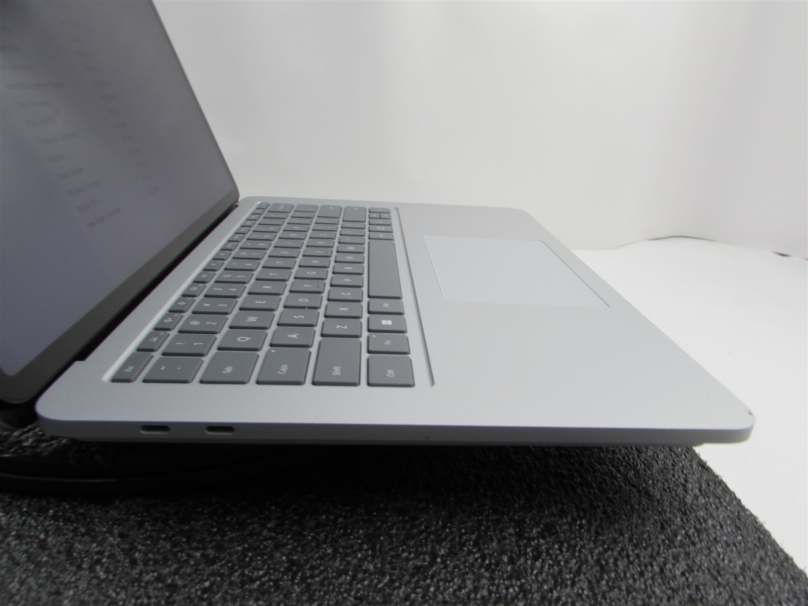 Microsoft Surface Laptop Studio 1964 i7-11370H 1TB SSD 32GB RTX A2000 *No A/C*
