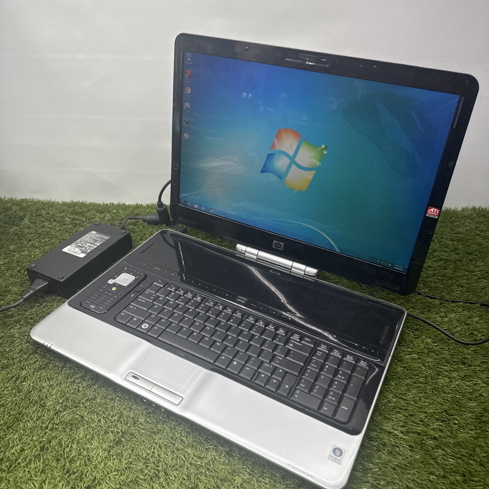 HP pavilion hdx 9000 DRAGON Laptop Win 7 Intel Core2 240 HDD 2 GB Ram RARE