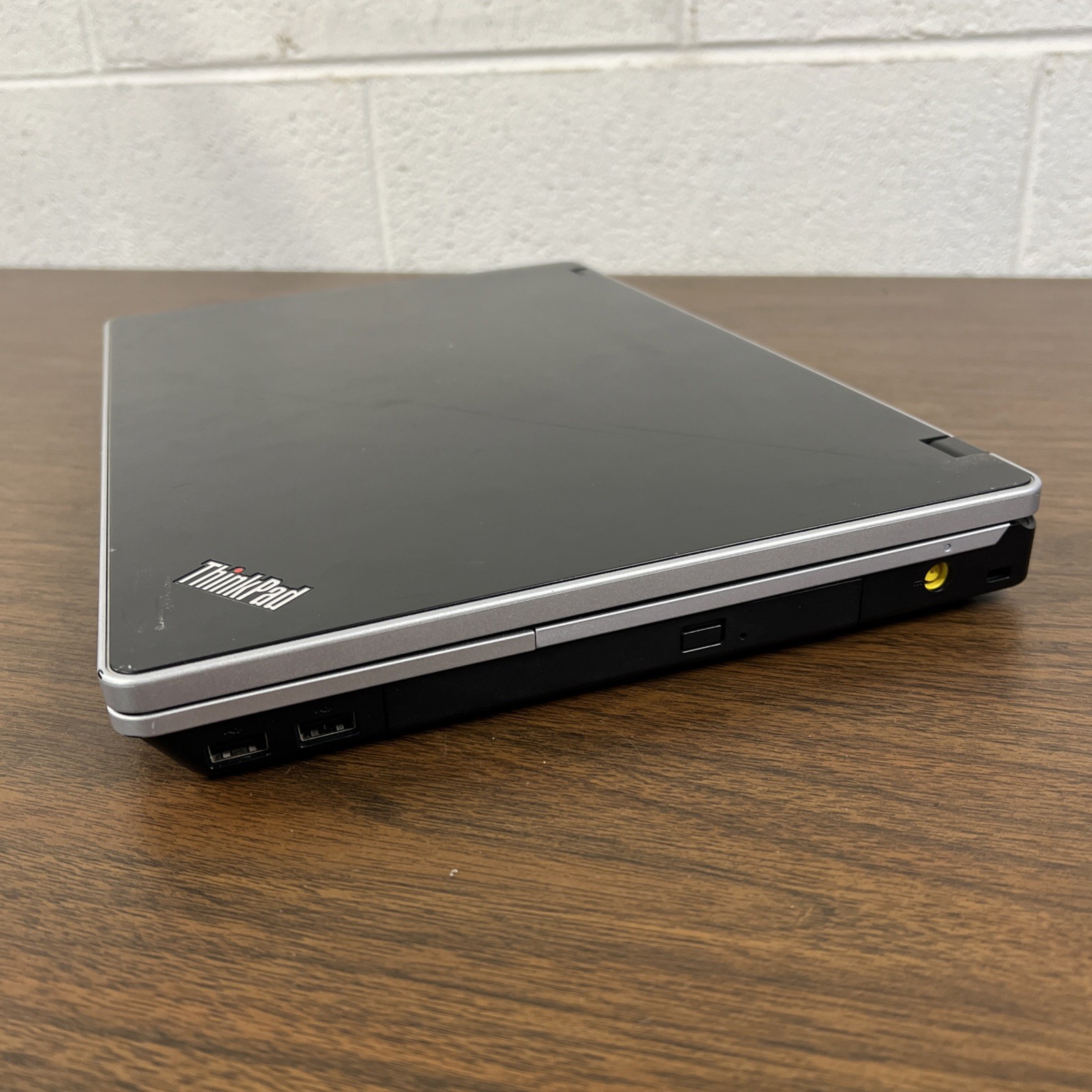 LENOVO THINKPAD EDGE 15 15.6″ Intel Core i3 M390 2.66GH 4GB RAM NO HDD / NO OS