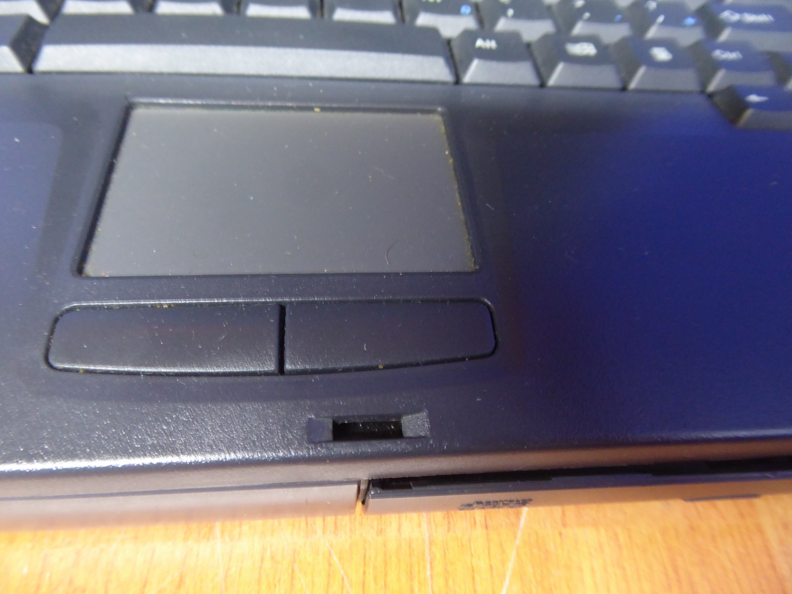 GATEWAY 2000 SOLO 2200 LAPTOP 12″ VINTAGE w/ P/A SOLD AS-IS TO POWER ON