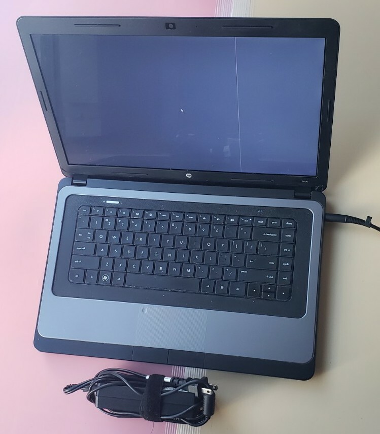 HP 2000 AMD E450 APU Radeon HD GRAPHICS 2GB RAM 120GB HDD WIFI BLUETOOTH WEBCAM