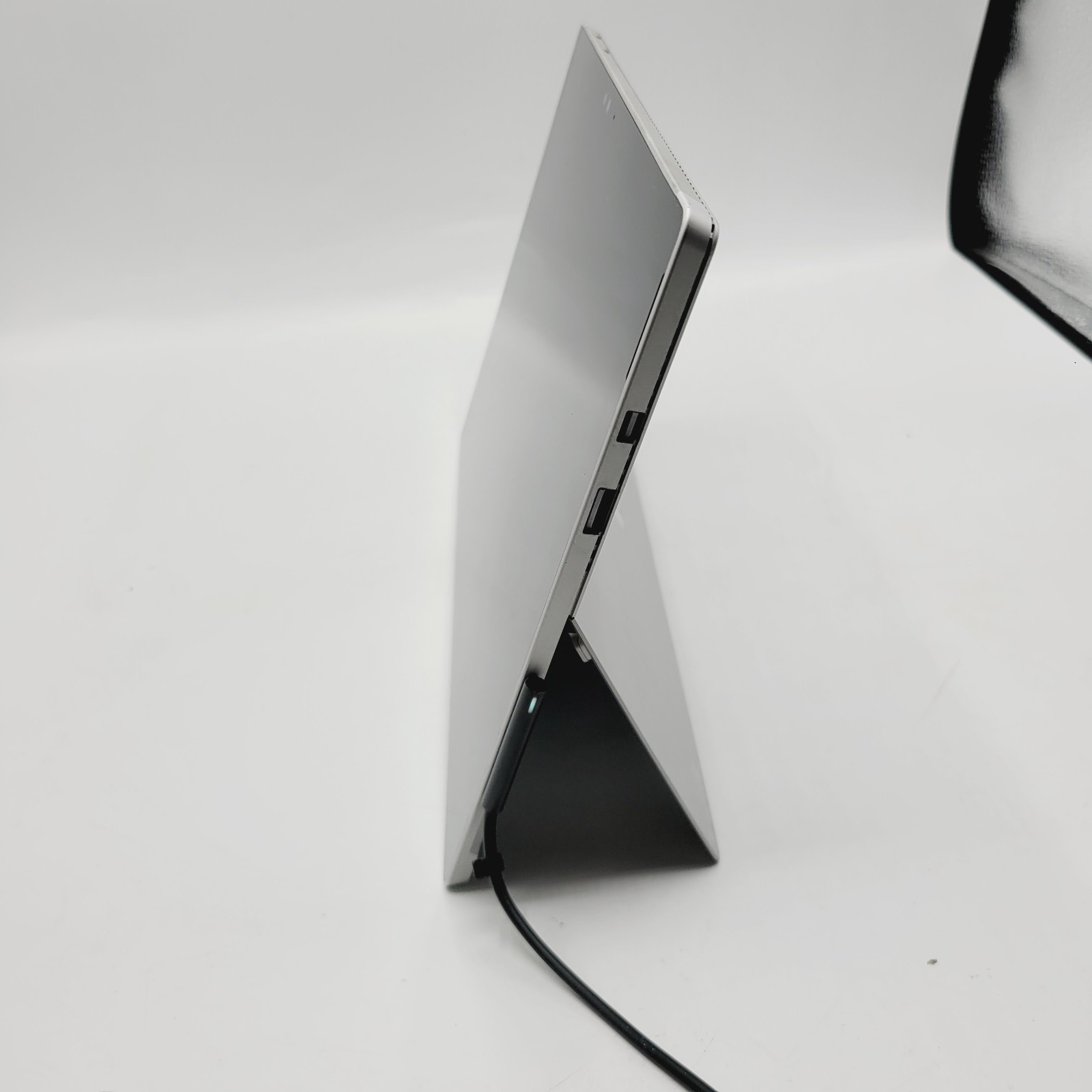 Microsoft Surface 1724 Core i5 6300U 2.4GHz 4GB RAM 128GB SSD 14″ FOR PARTS