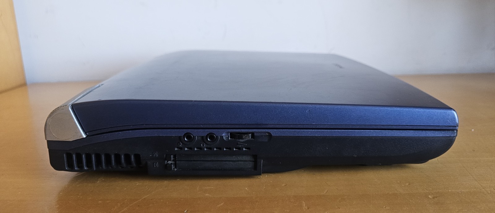ToshibaS1900 Intel Pentium 4 Ati Radeon Windows 98/XP DualBoot PC