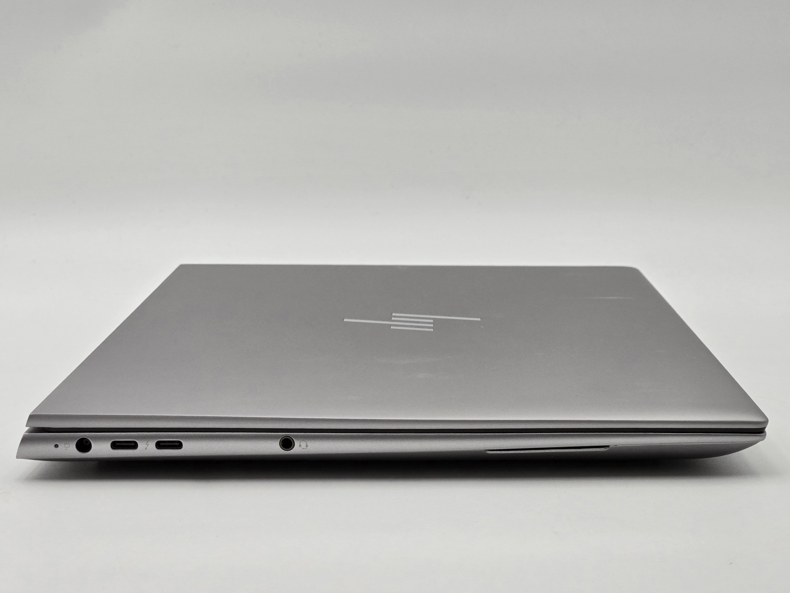 HP ZBook Studio 16 G11 Ultra 9 185H RTX 3000 Ada 64GB 1TB 4K Grade C