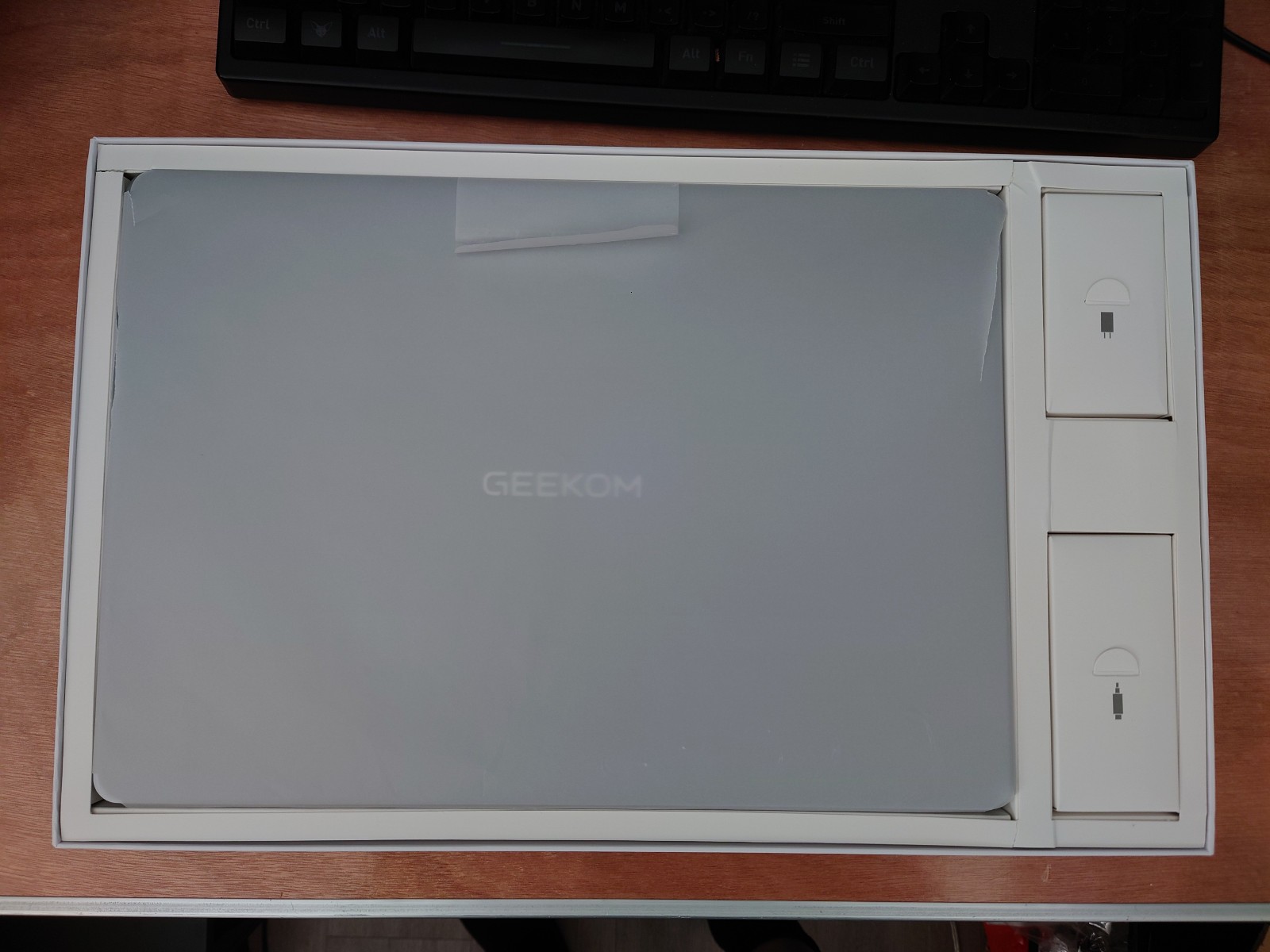 GEEKOM GeekBook X16 Pro 16″ Laptop Intel Ultra 9 185H 32GB RAM 2TB M.2 Win 11