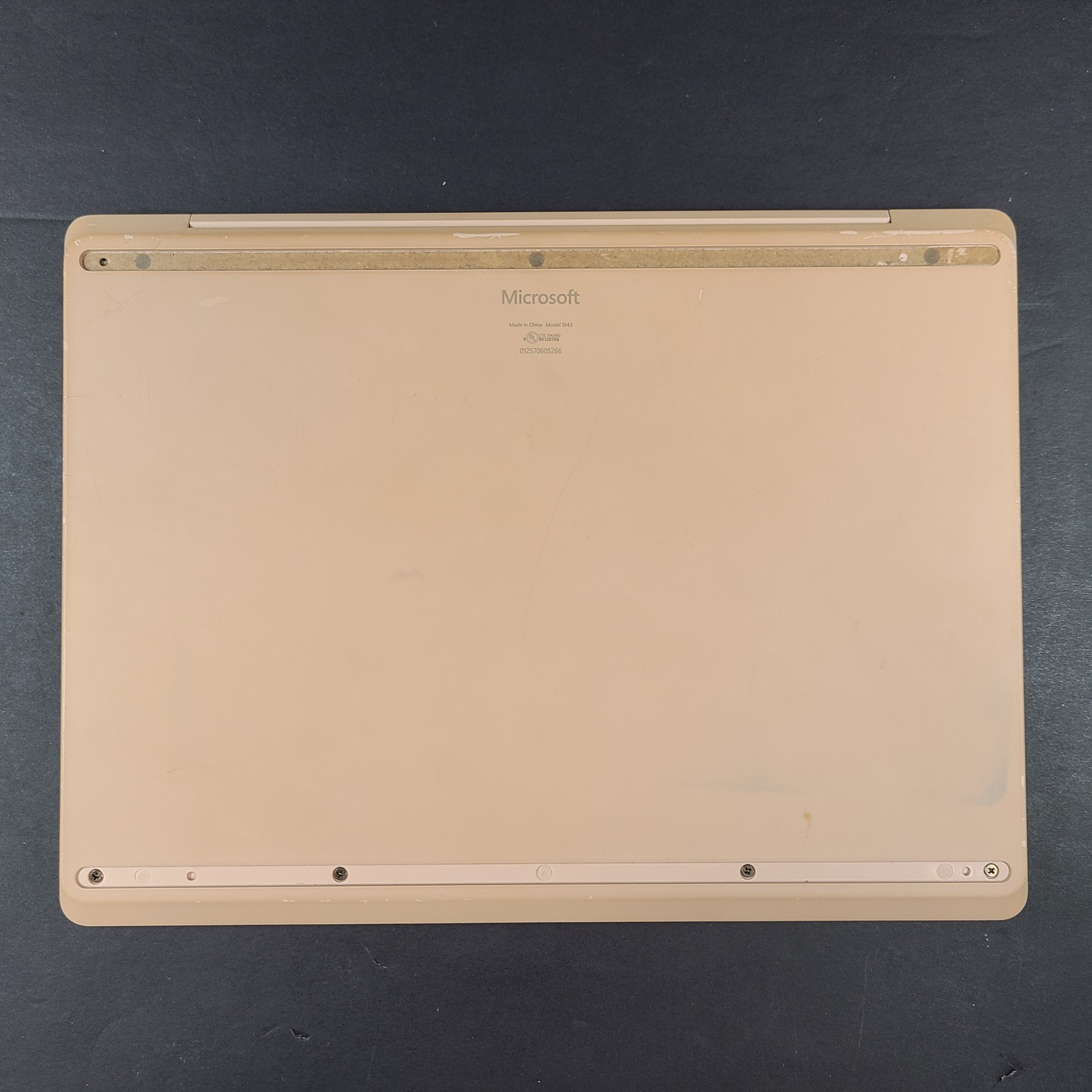 Surface Laptop Go 1943 – 12.4″ – i5-1035G1 CPU @ 1.00 GHz – 128GB SSD – 8GB RAM