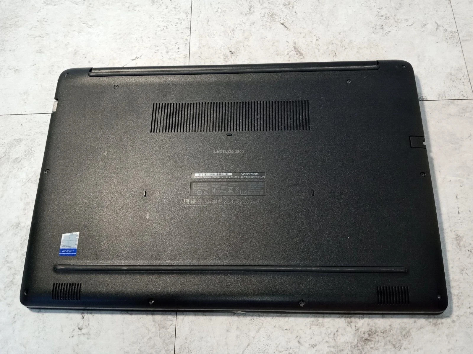 Dell Latitude 3500 i7-8565U 8GB RAM 256GB SSD NVIDIA M130 Win 11 Office 2021