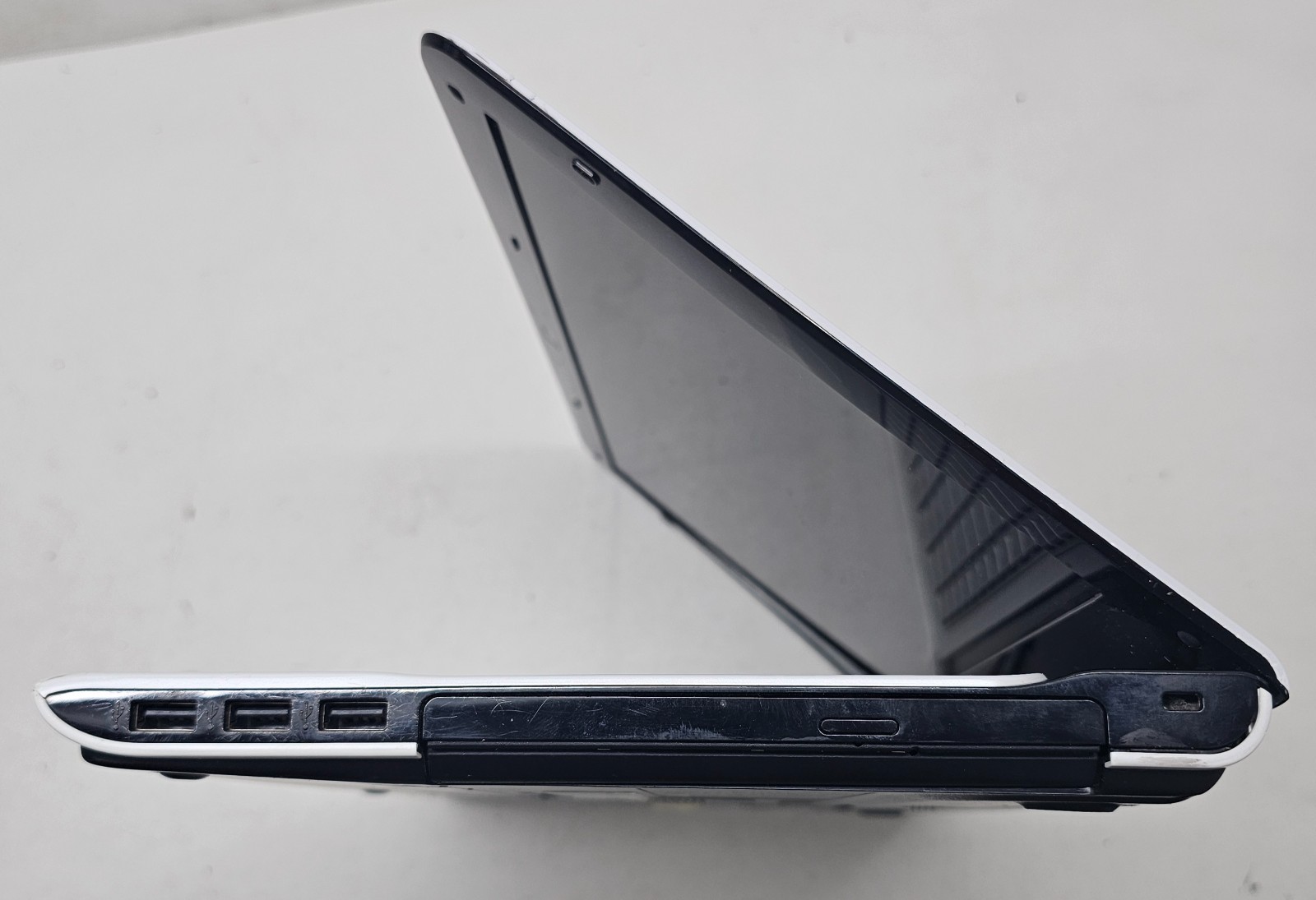 Sony Vaio Series E Laptop Intel Core i3 2nd Gen 6GB Ram NO HD/OS (FL)