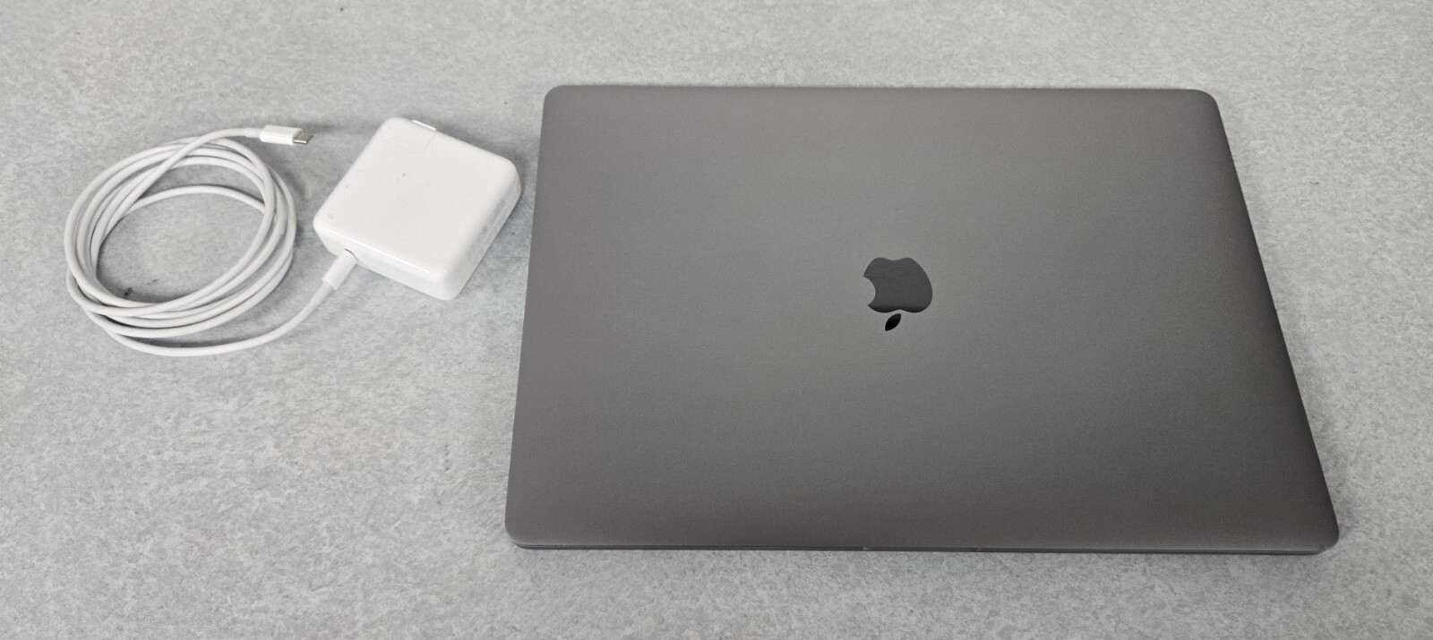 Apple MacBook Pro, 15-Inch, 2018, i7-6-Core, 16GB RAM, 500GB SSD, Radeon Pro