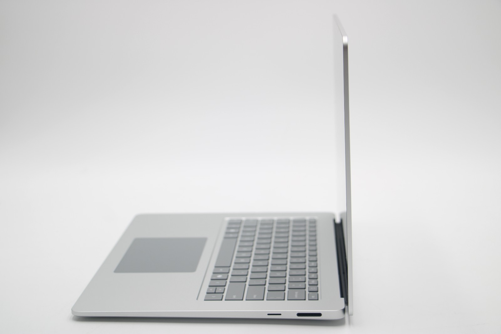 NEW – Microsoft Surface Laptop 7 13.5″ *Snapdragon X Plus/ 16GB RAM/ 256GB SSD*
