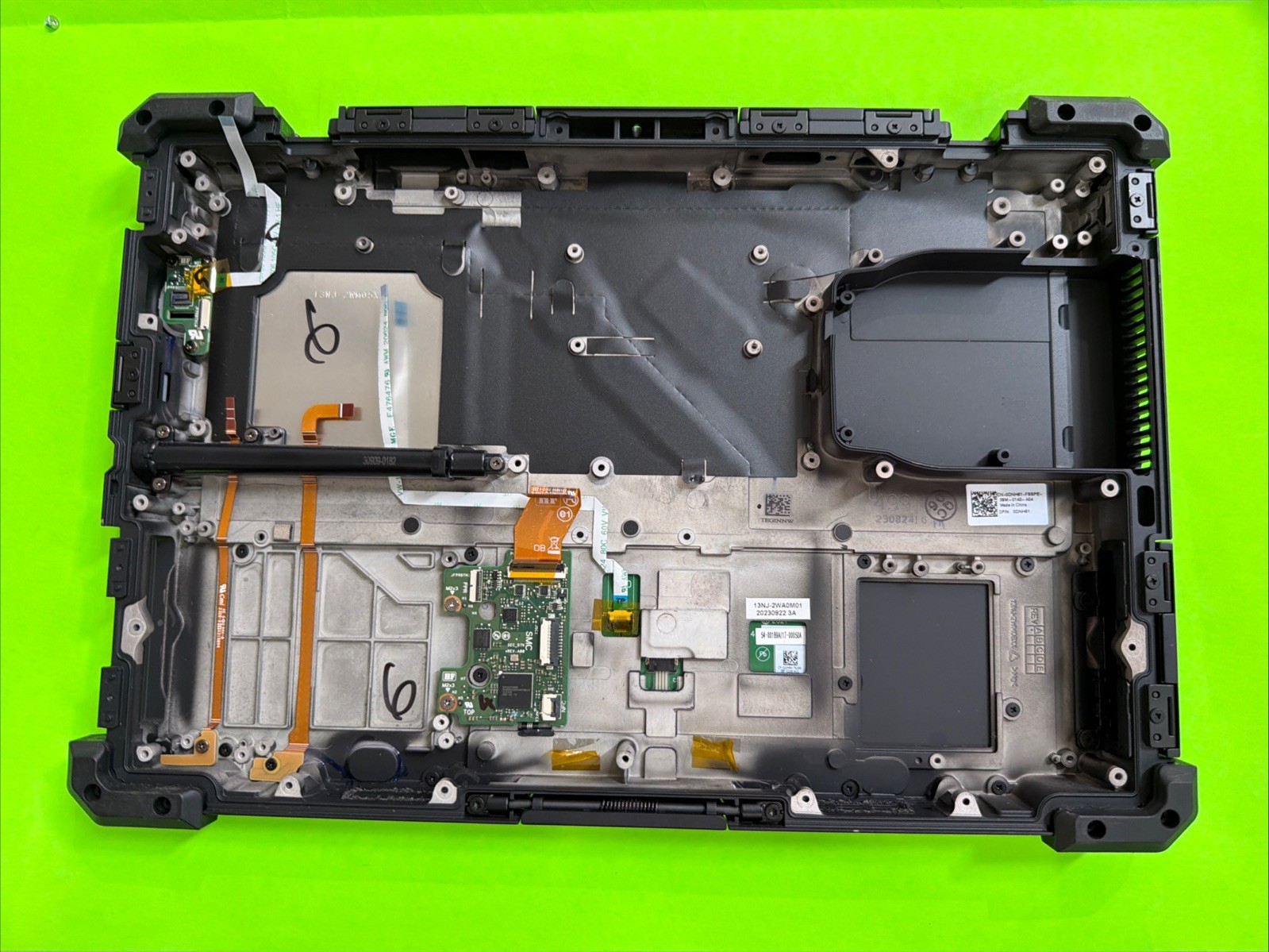 DELL LATITUDE 13 RUGGED EXTREME 7330 Palmrest Touchpad B98
