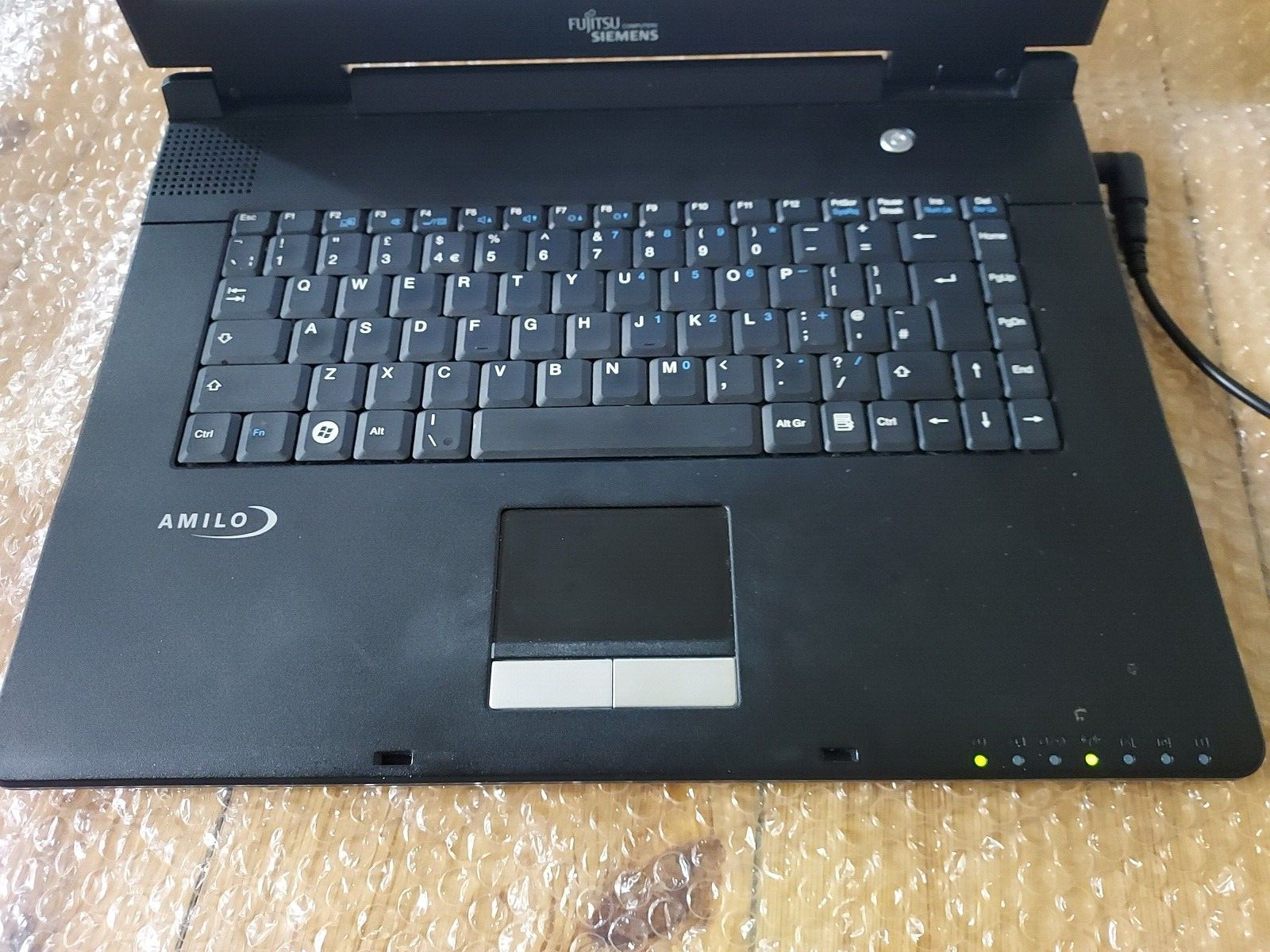 Fujitsu Siemens Amilo LI 1705 Laptop