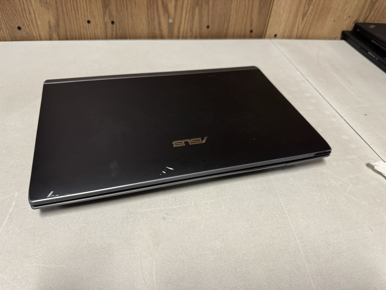 ASUS U52F Laptop i5-2.53GHz 4GB 750GB | Broken Housing | Keyboard No Response