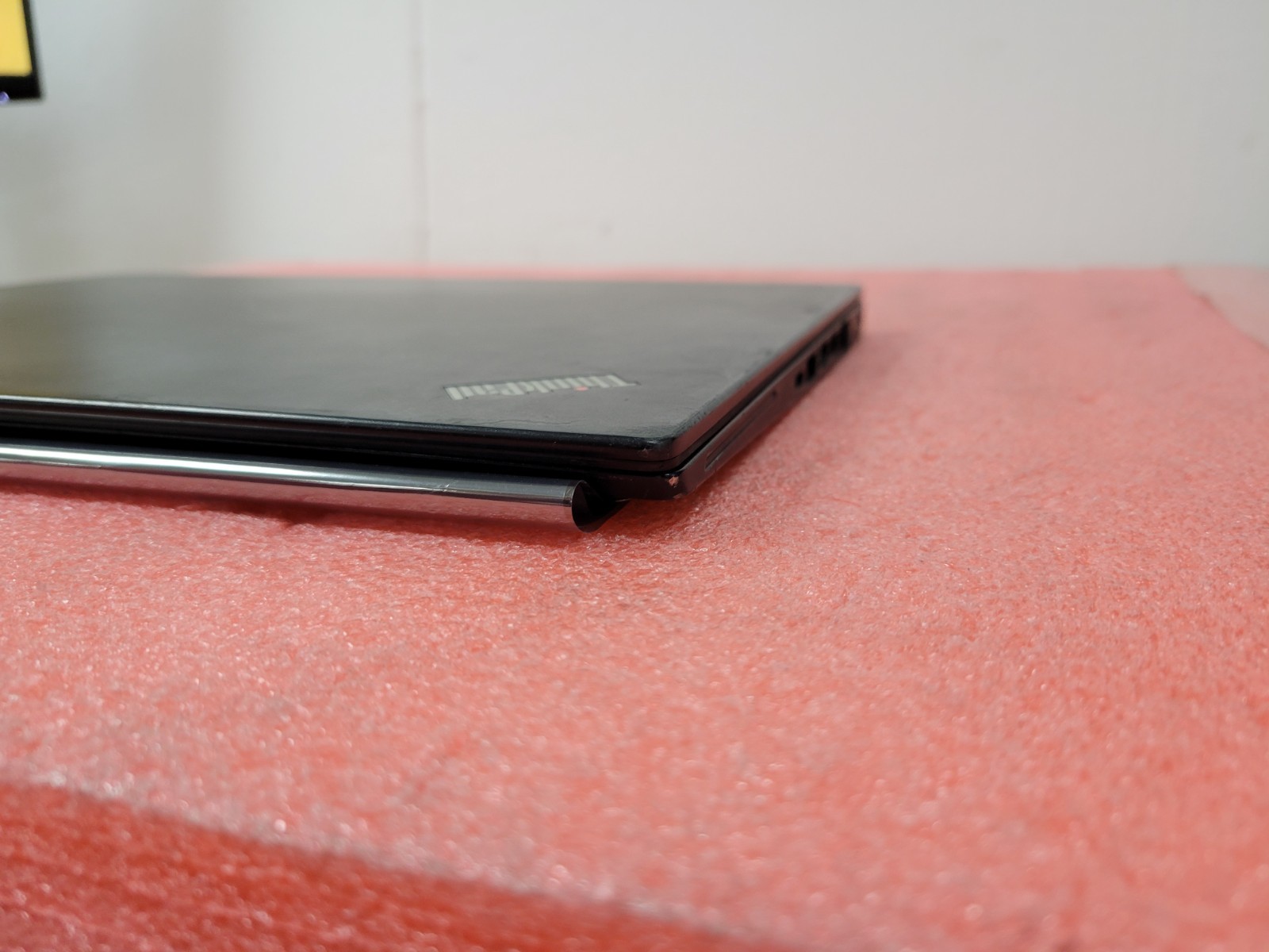 Lenovo ThinkPad T470S 14″ i5-7300U 4GB RAM *NO HDD/OS/COVER/BATT/AS IS* | LP520