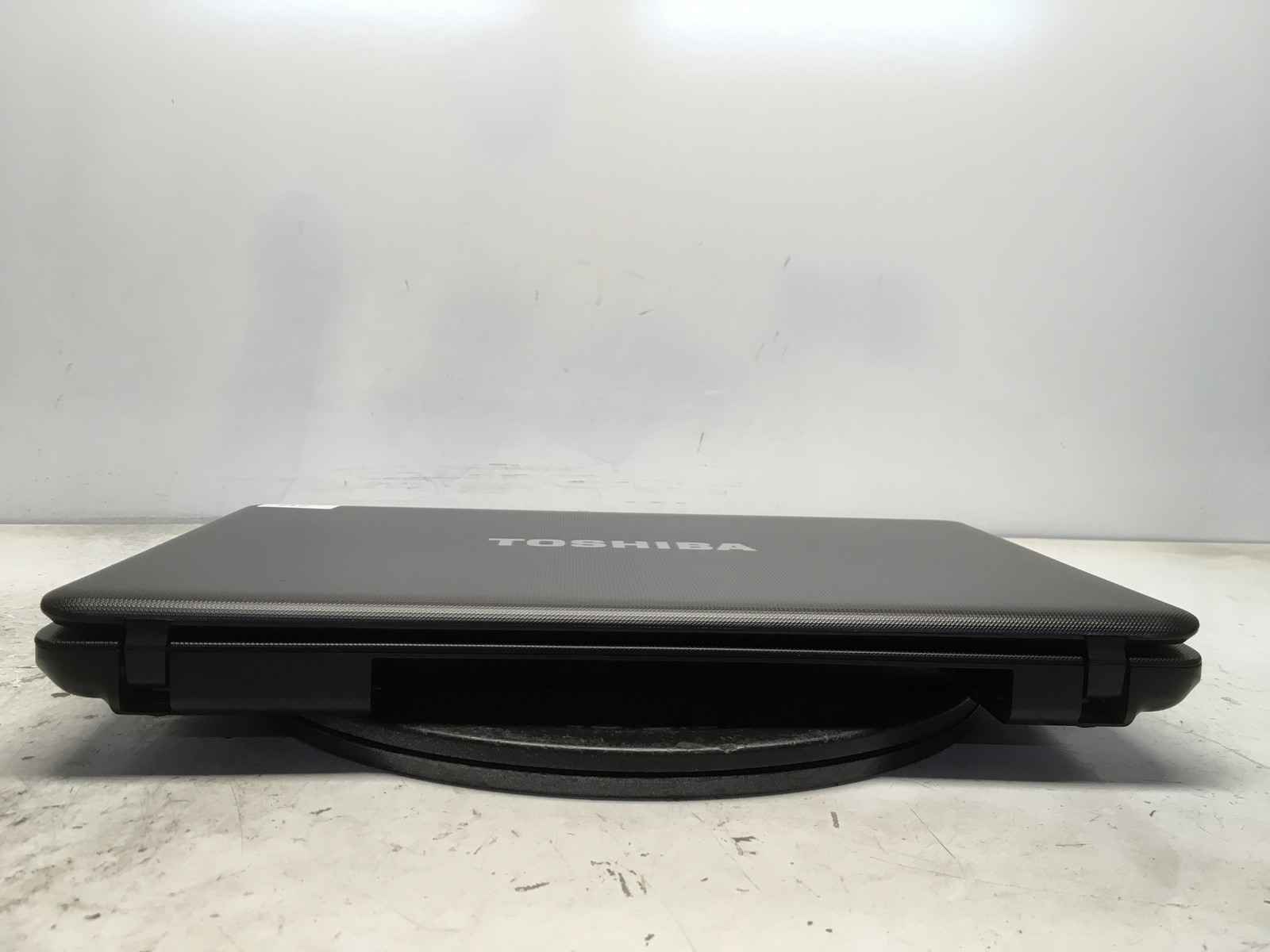 Toshiba Satellite C655D-S5300 AMD E-300 1.3GHz 4 GB NO HDD No Batt