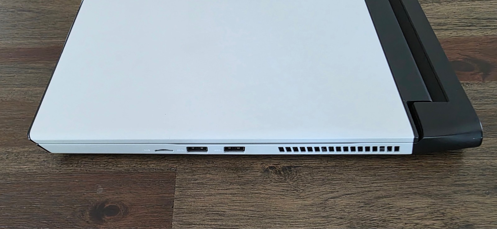 Alienware m17 R3 i7-10750H 32GB RAM 1.4TB SSD 17.3″ FHD 300Hz RTX 2080 SUPER
