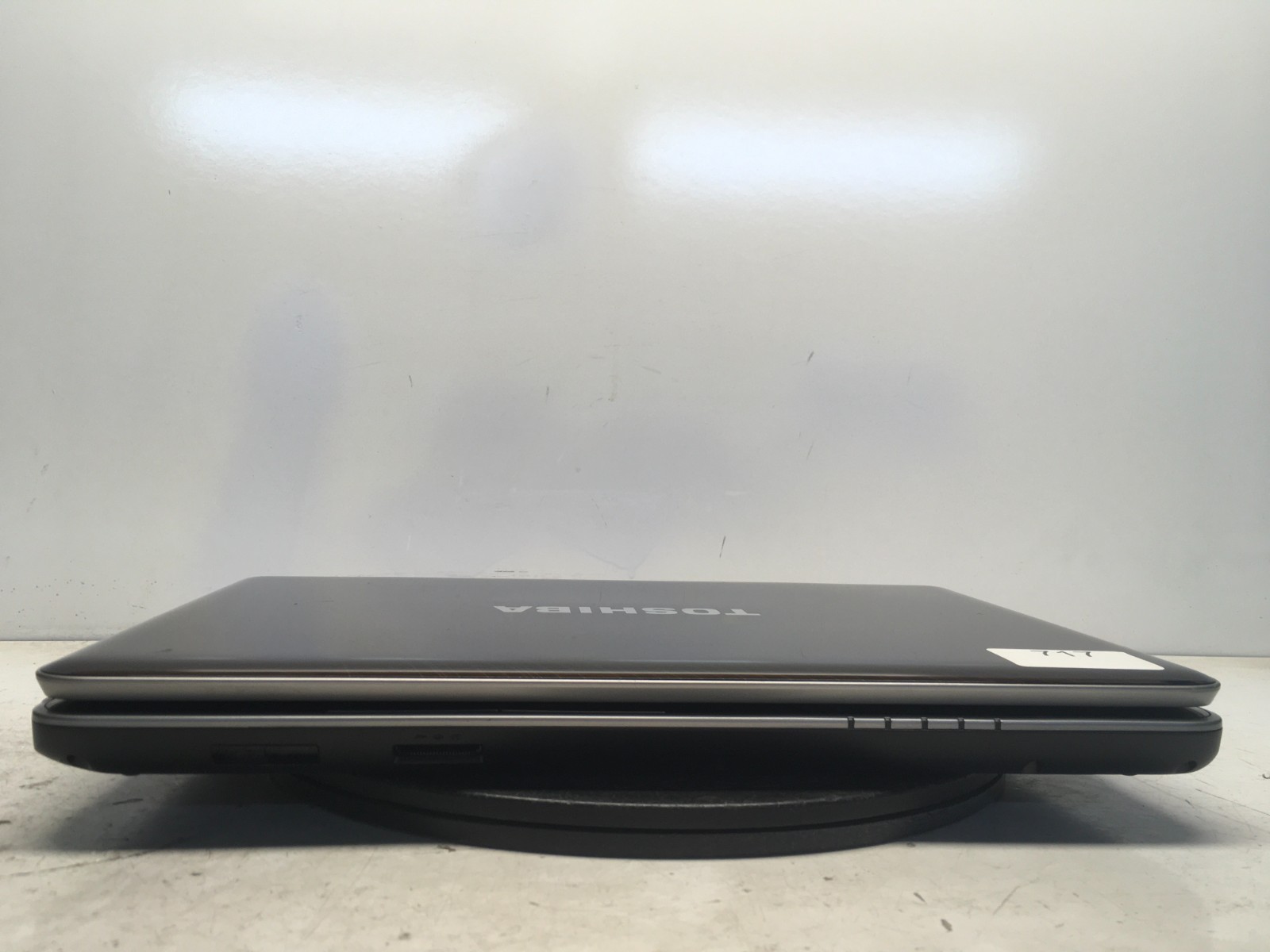 Toshiba Satellite A505-S6005 Intel i3-M330 2.13GHz 4 GB NO HDD