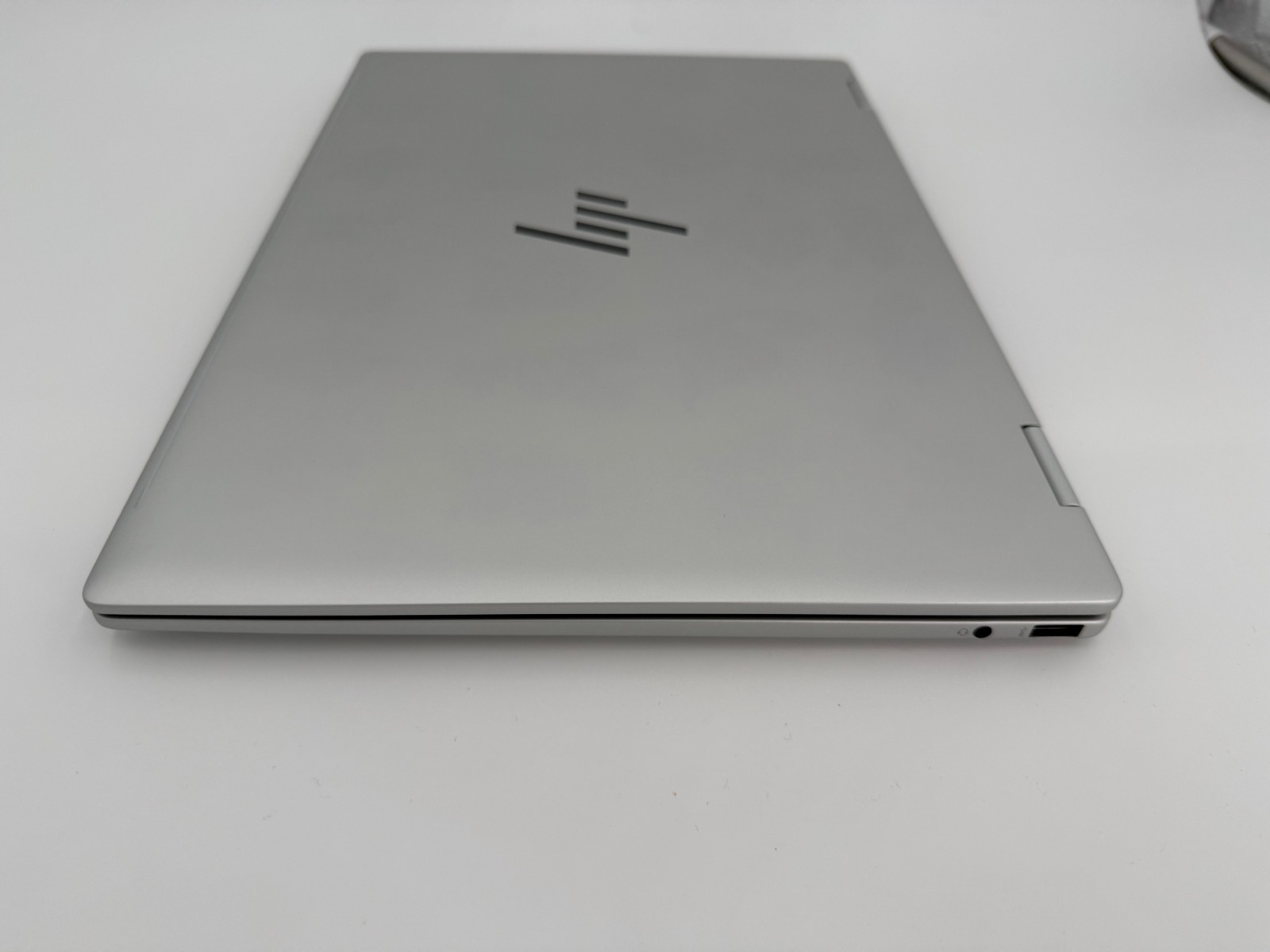 HP Envy x360 2-in-1 Laptop 16-ac0097nr 16″ intel Core Ultra 7, 16GB, 1TB SSD, 2K