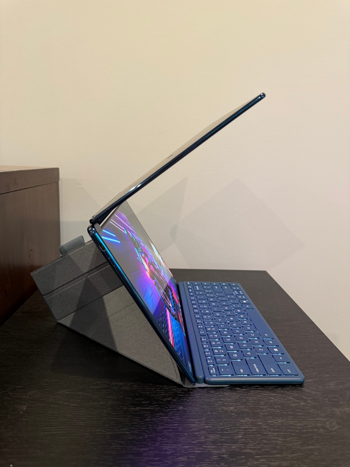 Lenovo Yoga Book 9i 14″ DUAL OLED 3K 16GB RAM Ultra 7 255H 1TB SSD Laptop F