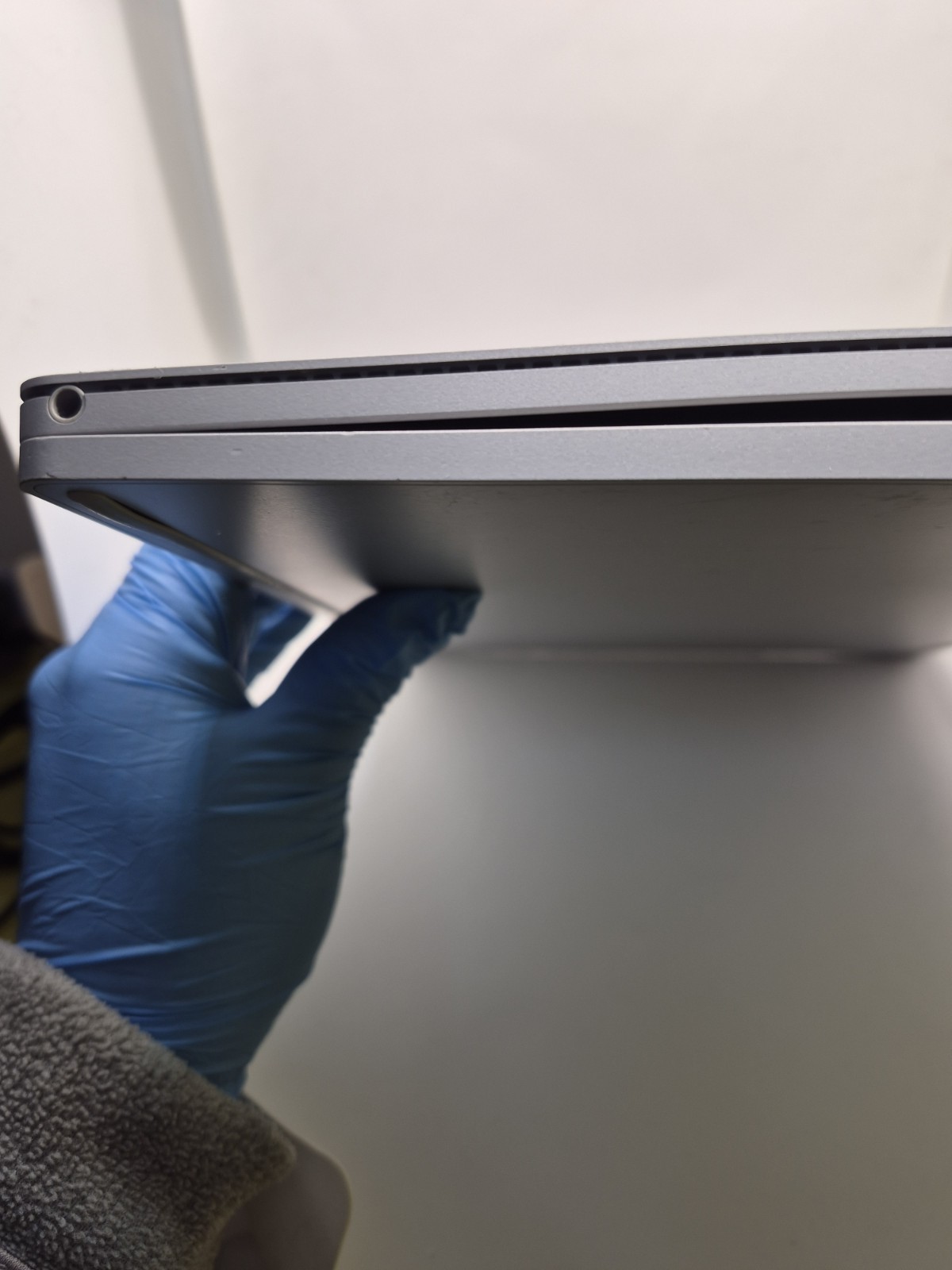 Microsoft Surface Book 2 13.5″ i5-7300U 2.7GHz 8GB RAM 128GB SSD Win 10 Pro