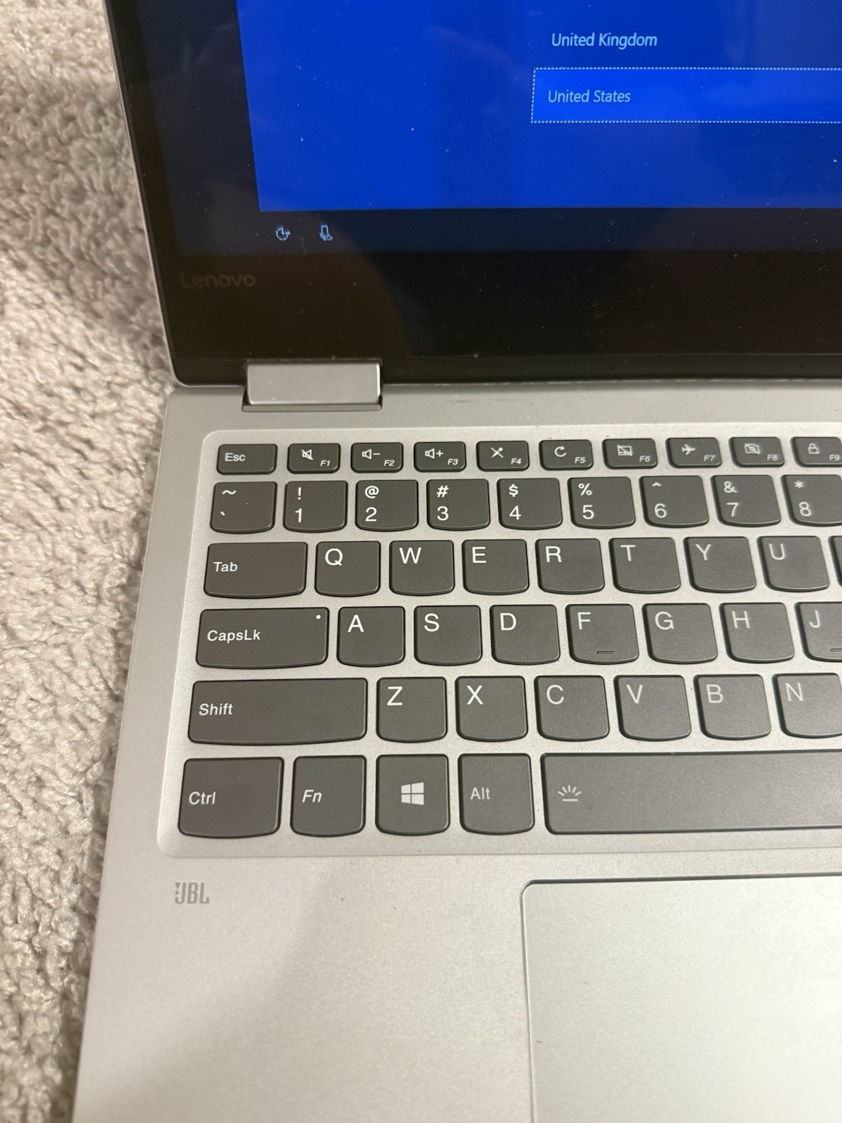 Lenovo Yoga 720-13IKB 2-in-1 13.3″ Touchscreen Laptop 8GB RAM 256GB