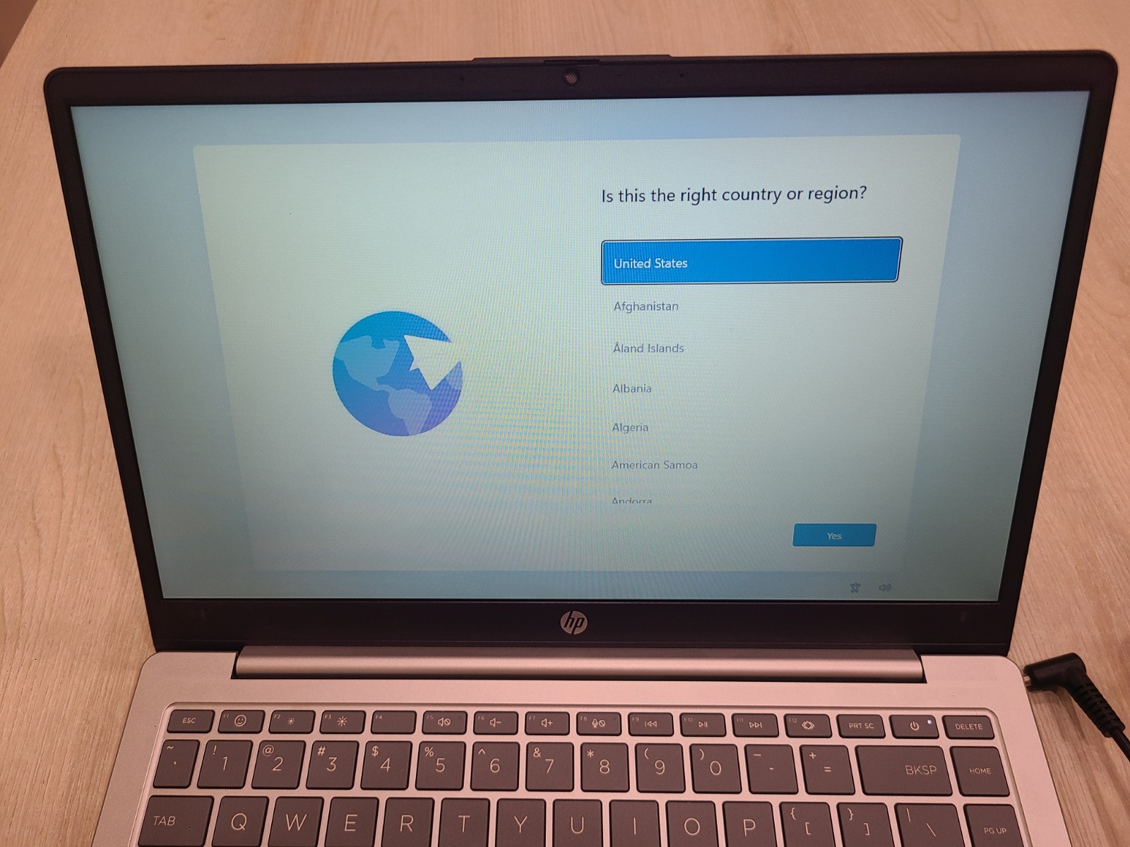HP 14-EM0085CL Laptop 14″ AMD Ryzen 7 7730U 16GB RAM 1TB SSD Exc. Cond. SEE DESC