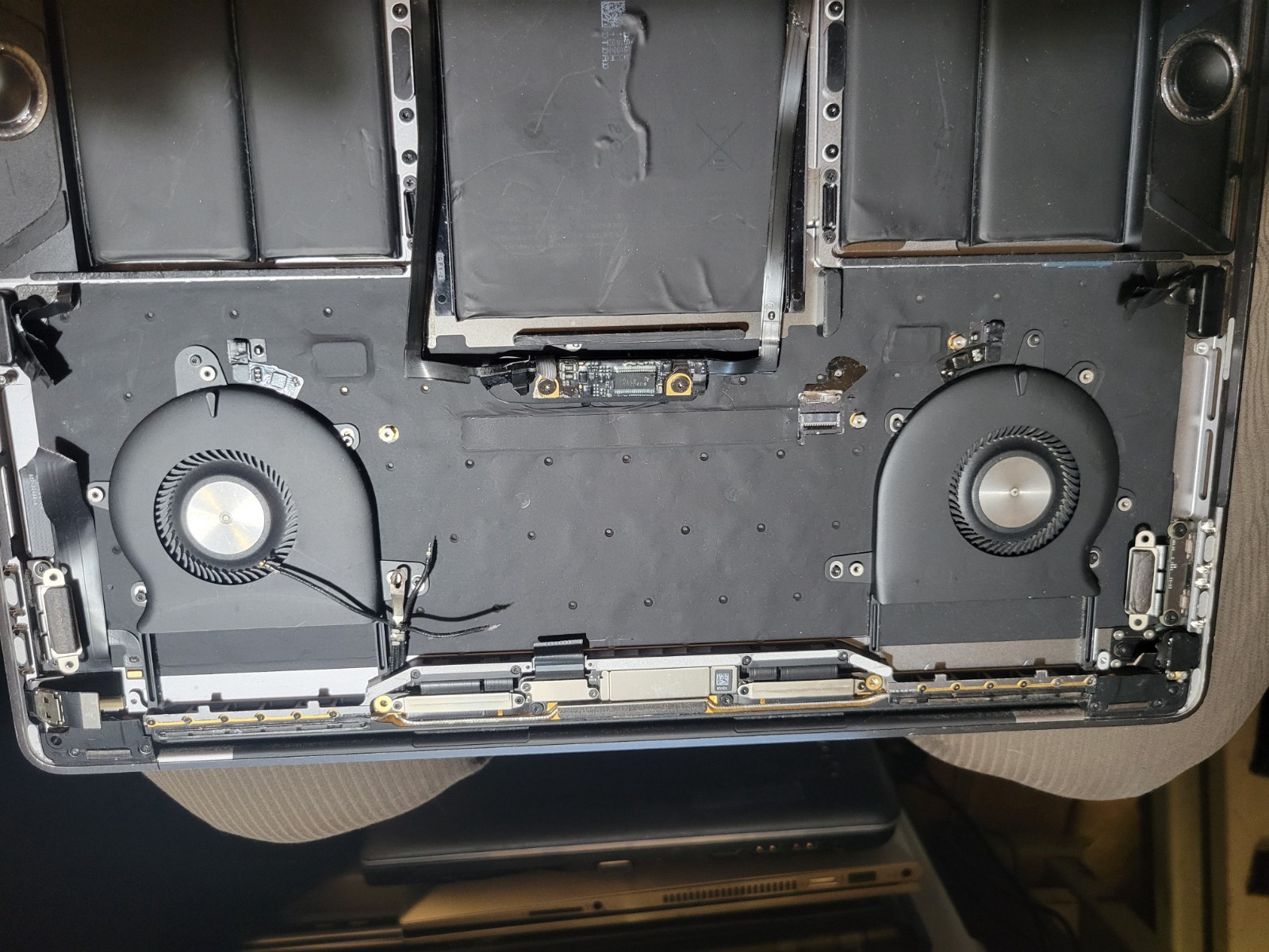 Apple MacBook pro A1706 EMC 3071 For Parts no mother board I could not test it