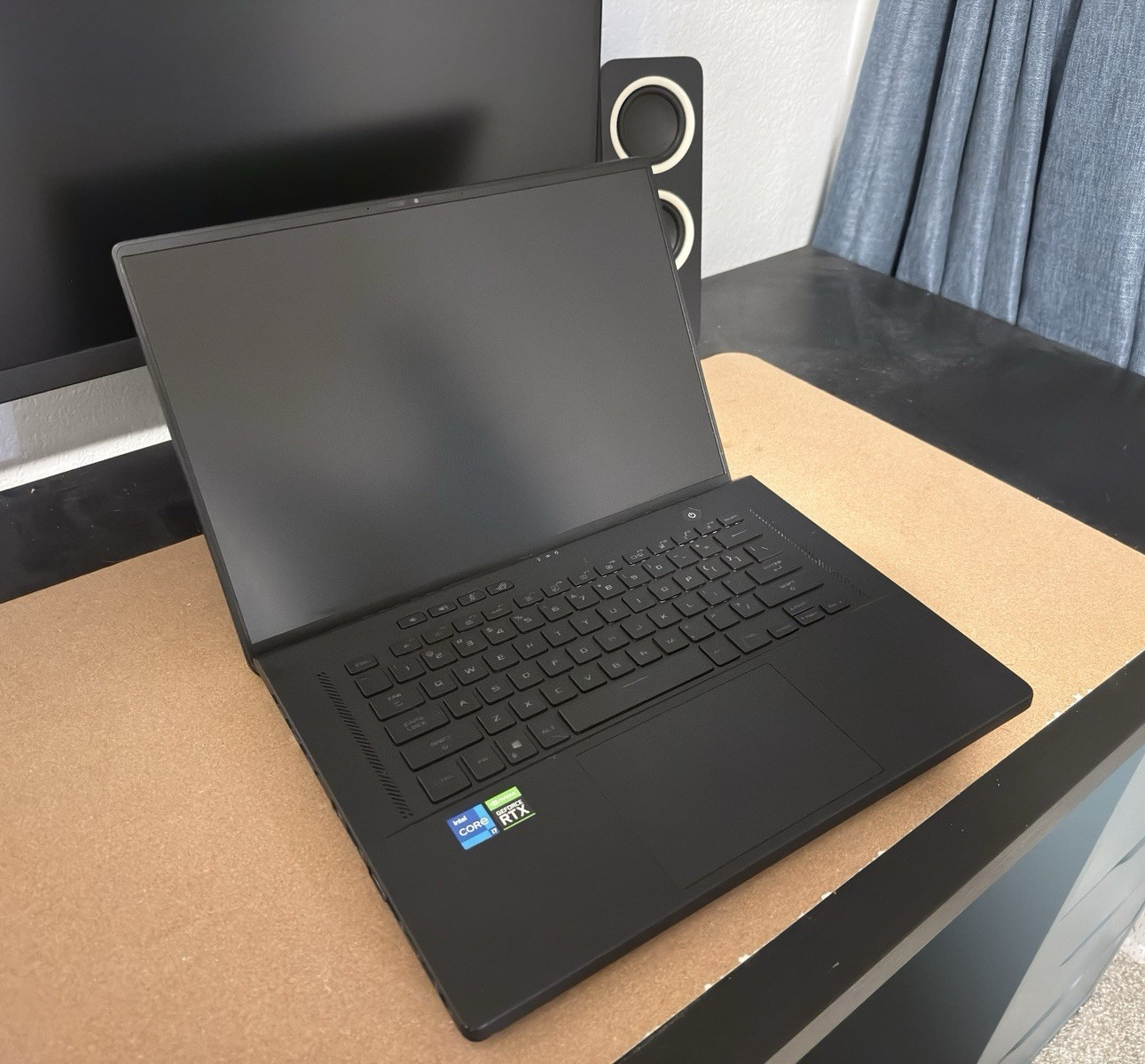 ASUS ROG Zephyrus M16 Intel i7, RTX 3050Ti, 16GB RAM, 512GB SSD, Win 11, Charger