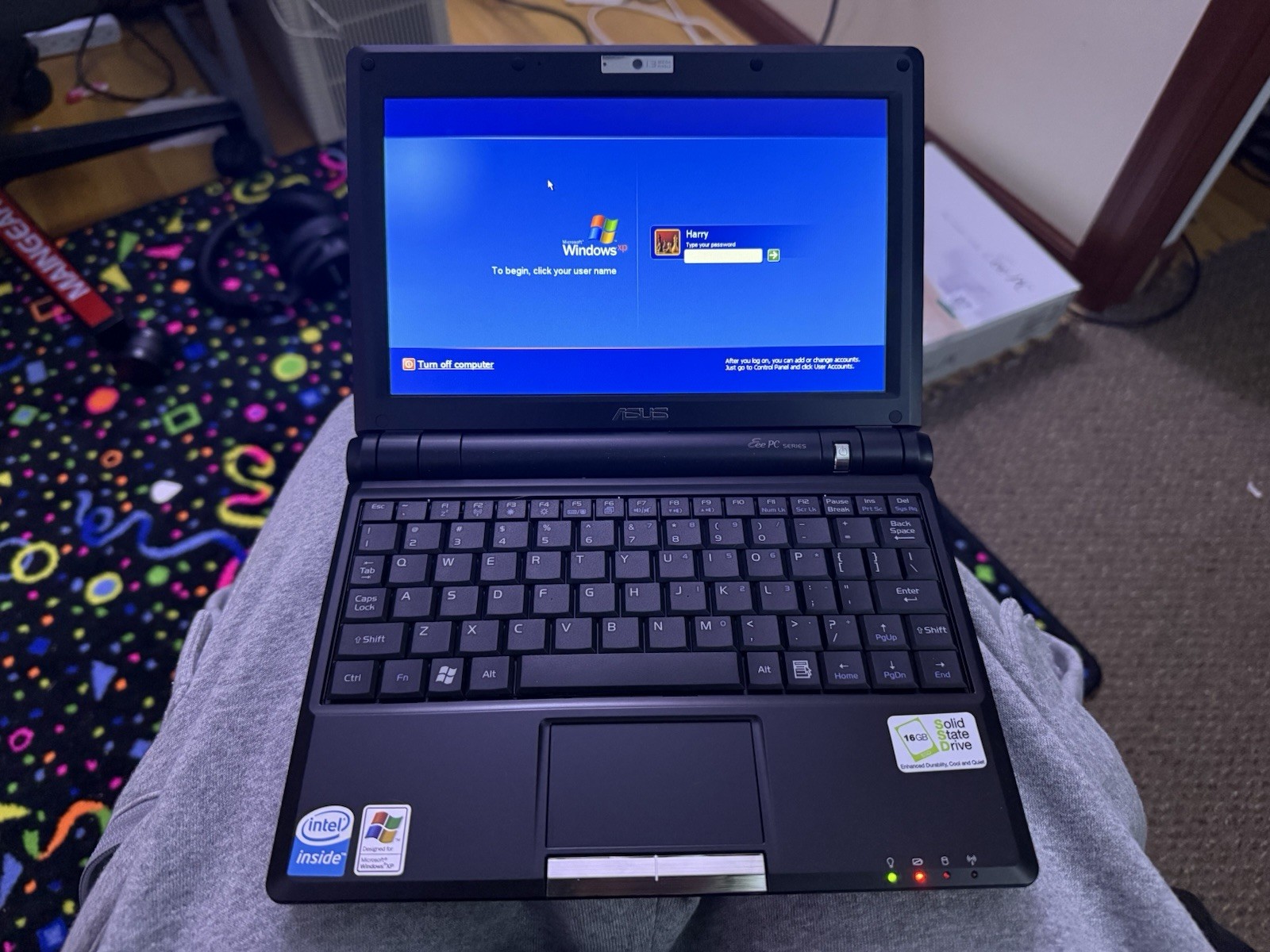 ASUS Eee PC 900 Vintage Netbook – Windows XP – Charger & Case Included