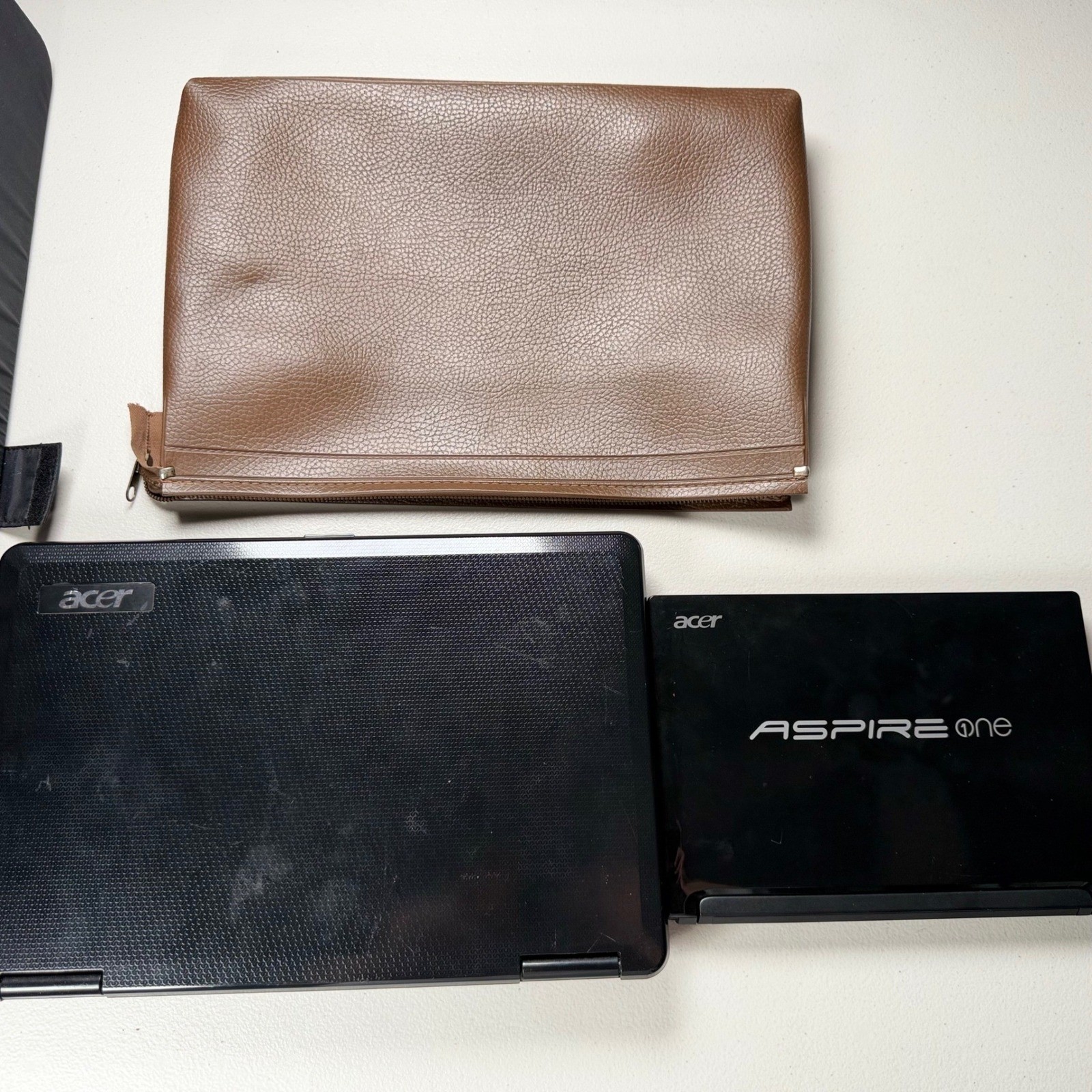 Acer Aspire One D255E-13281 Netbook and Aspire 5517-5358 Laptop Bundle Black