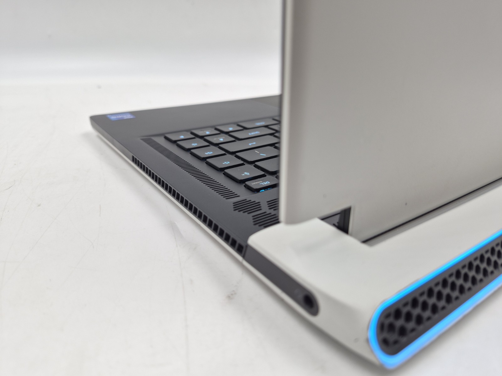 Dell Alienware m15 R1 i7-11800H 2.30GHz 32GB RAM 1TB NVMe Windows 11 Pro