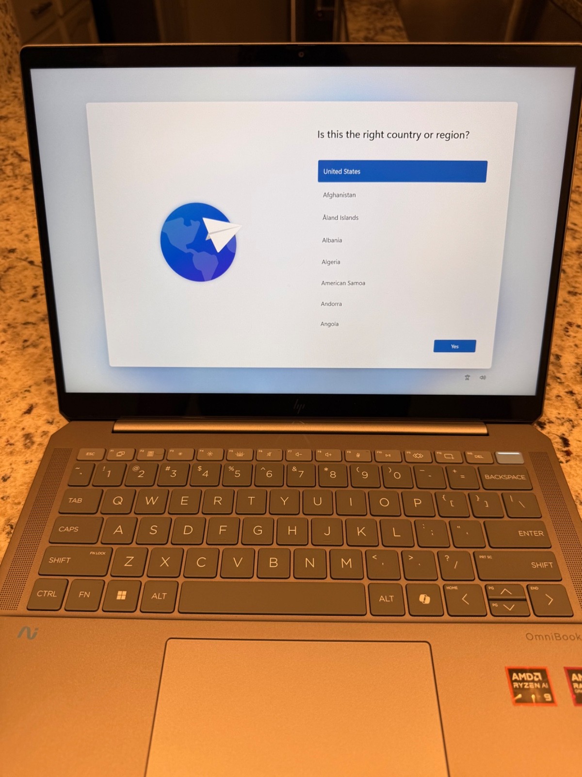 HP OmniBook Ultra Copilot+ PC 14” 2.2K Touch, Ryzen AI 9 365, 32GB RAM, 1TB SSD