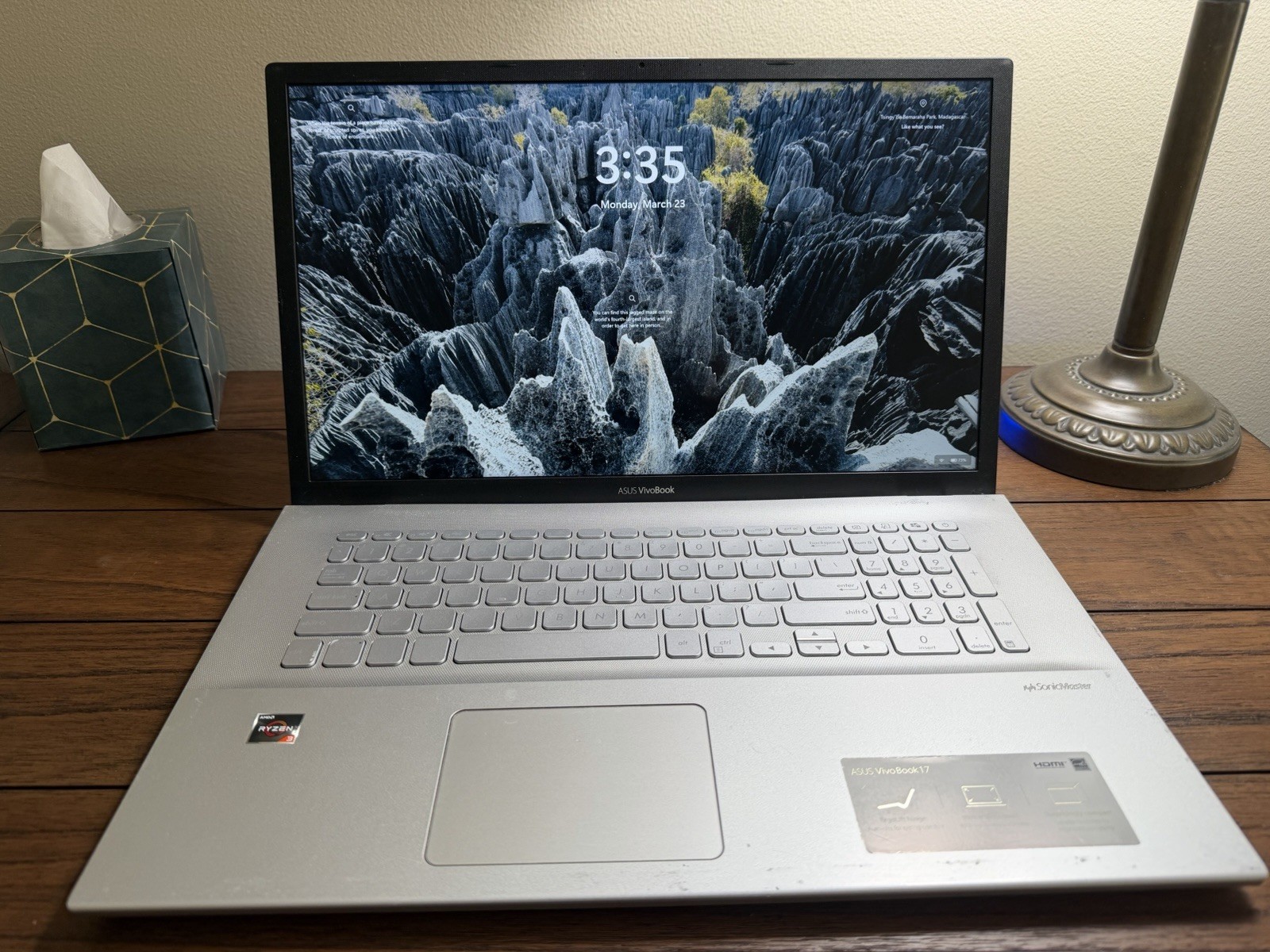 Asus Vivobook 17 M712D 17.3″ Ryzen 3 3250U 2.6GHz 6GB RAM 256GB SSD
