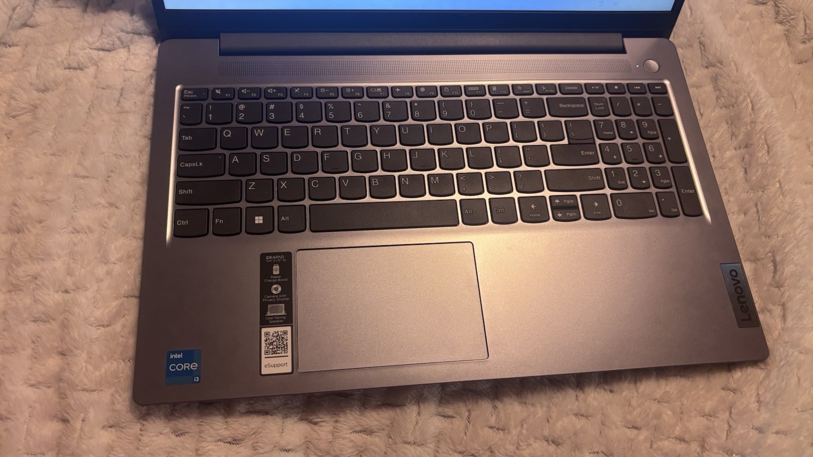 Lenovo IdeaPad Slim 3 15IAN8 15.6″ i3 8GB 256GB SSD Gray Windows 11 Barely Used