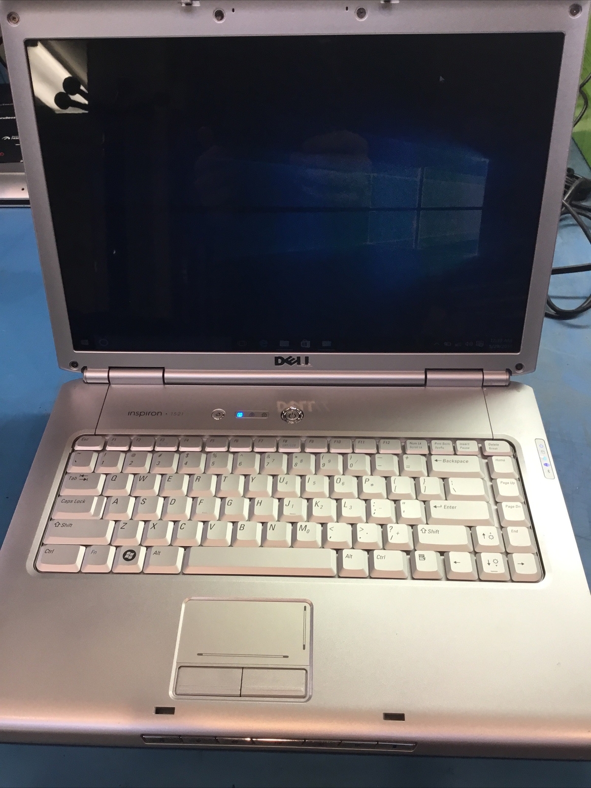 Dell Inspiron 1521 AMD Athlon 64 X2, 160GB, 1GB RAM, Win 10, Dark Display – H3