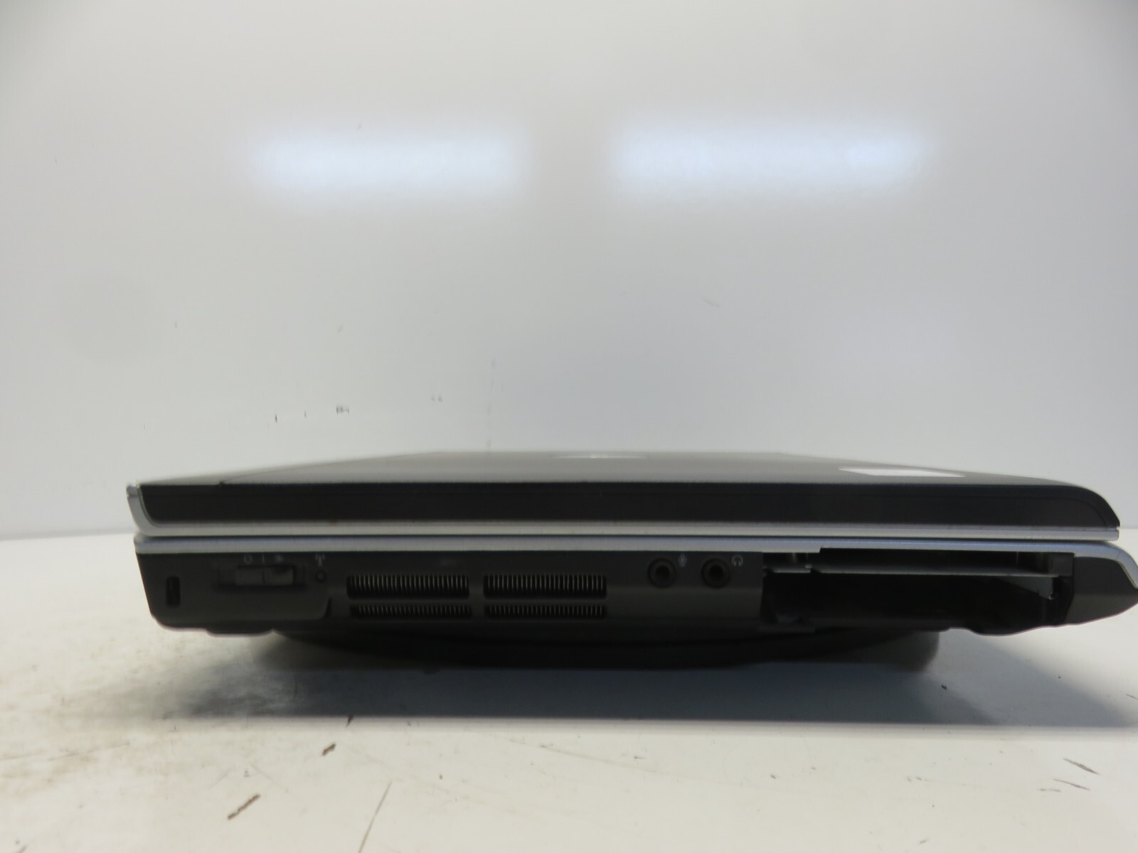 Dell Inspiron 1520 Intel Core 2 Duo 06FD 1.66GHz 2 GB NO HDD No Batt