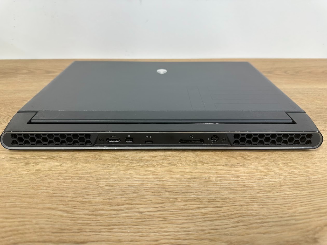 Alienware M15 R4 Core i7 10870H 32GB DDR4 Nvidia GeForce RTX 3070 512GB SSD 2021