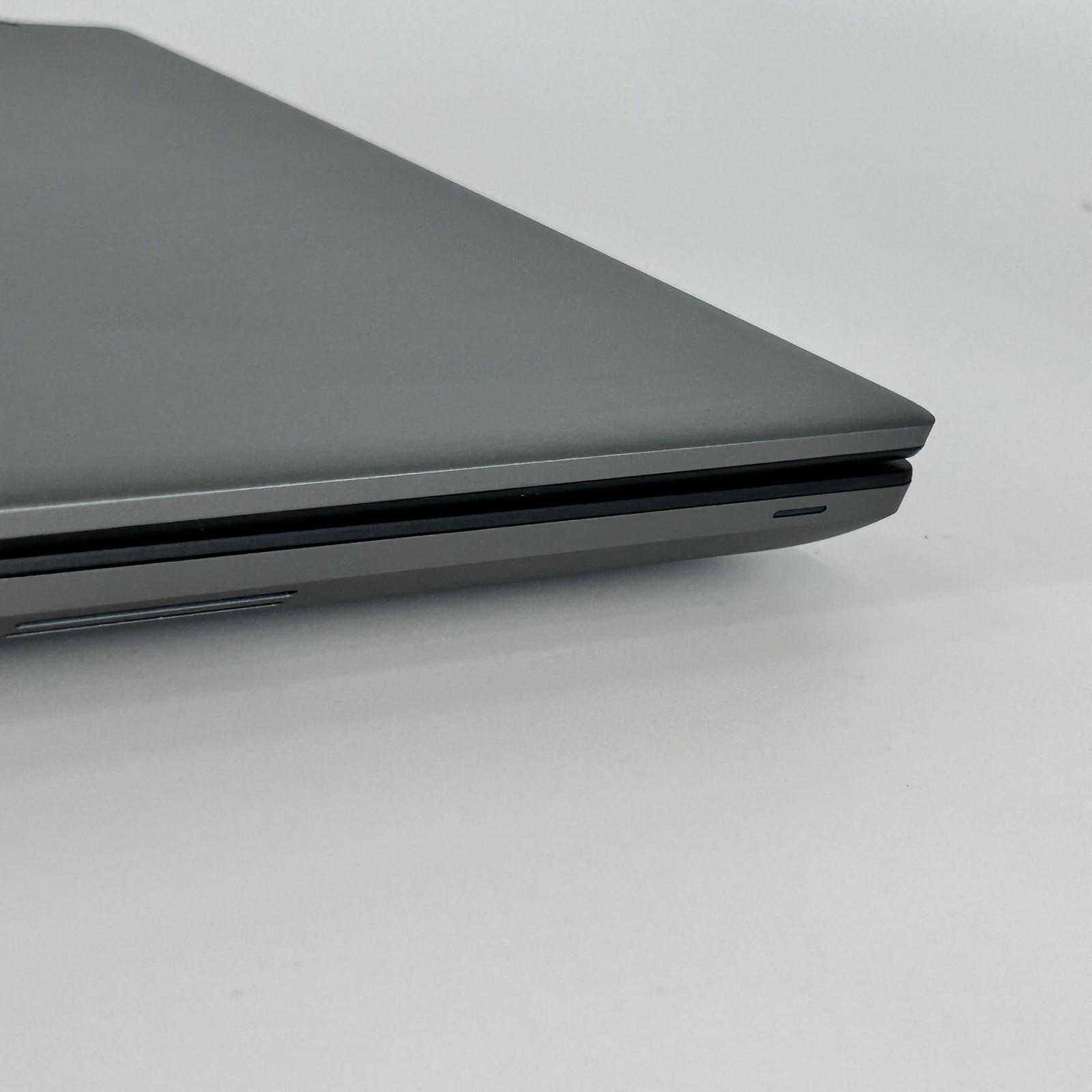Dell Precision 7780 17.3 FHD 2.2 GHz i9-13950HX 32GB 512GB SSD RTX 3500 Ada Good
