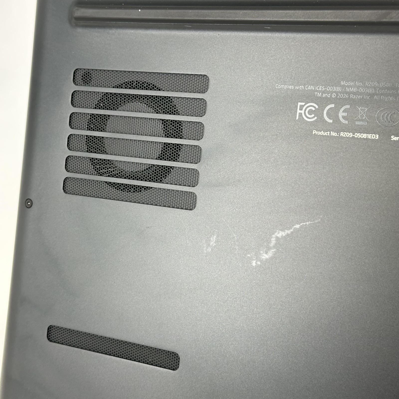 Razer Blade 14 240Hz QHD+ 4.0 GHz Ryzen 9 8945HS 32GB 1TB SSD NVIDIA RTX 4070