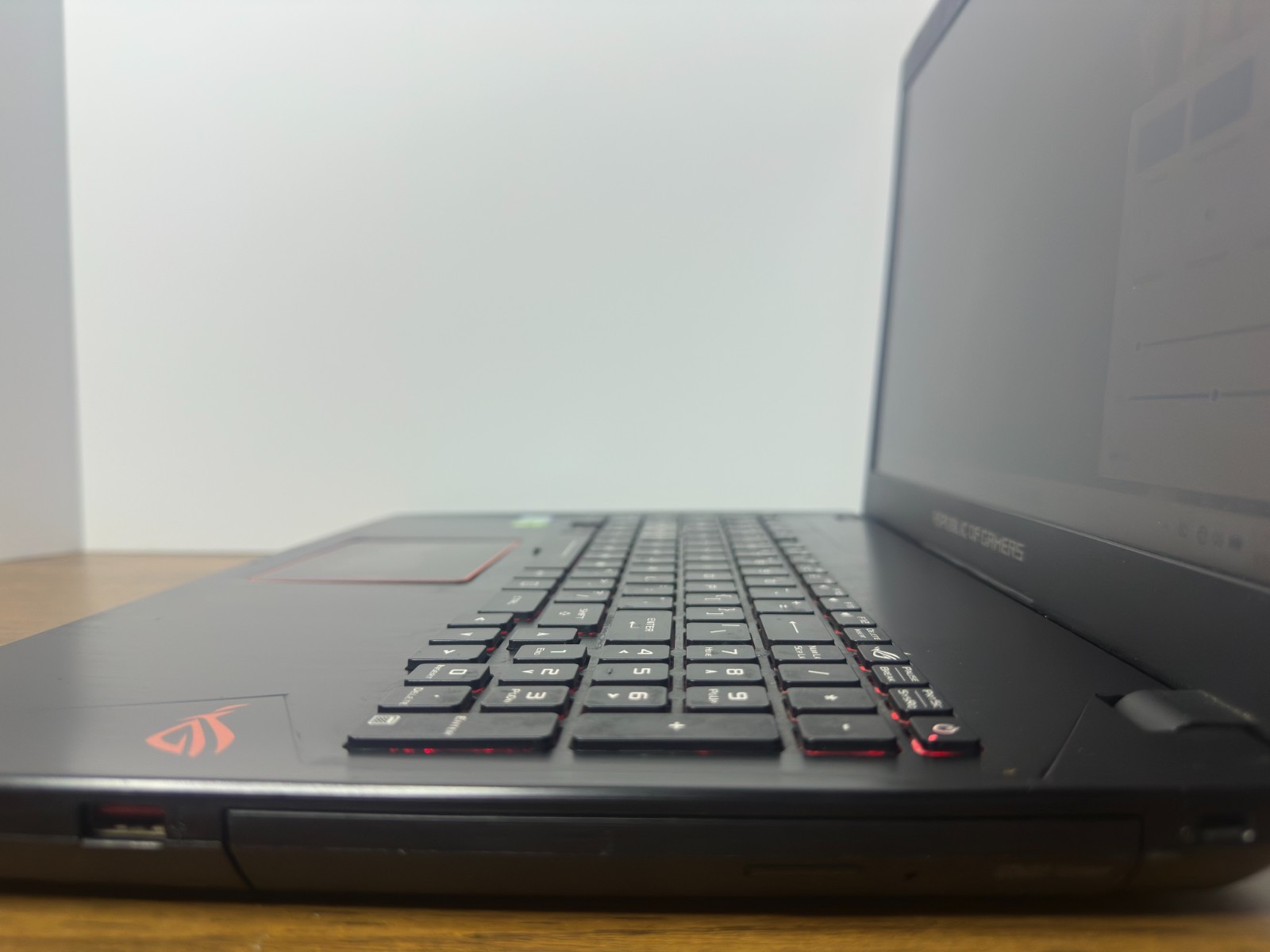 Asus ROG Strix GL553V | 15.6″| i7-7700HQ | 16GB | 256GB SSD | GTX 1050 *READ*
