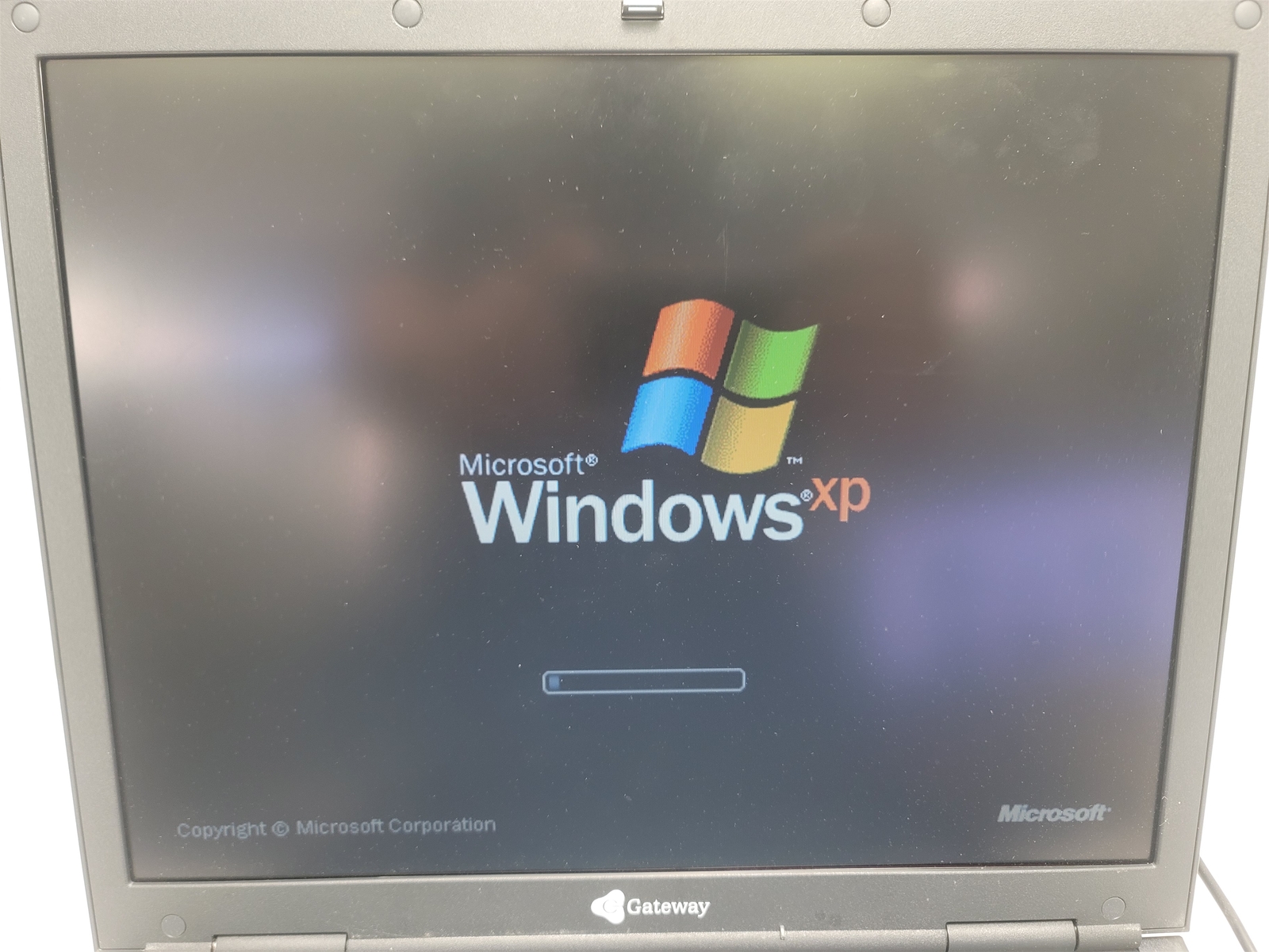 Gateway M305CRV 15″ Laptop , Pentium 4 M 2.20GHz , 1GB RAM, Windows XP