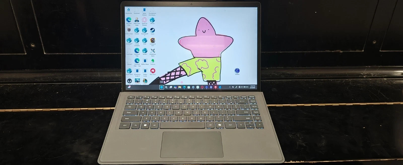 Minisforum V3 Tablet 32GB Ram 1Tb AMD 8840U