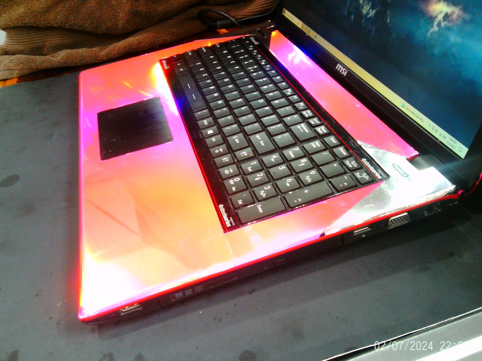 Msi GE70 2pe SKY SHAKER ,i7 2.50-3.50GHZ,250ssd,16gb,17.3 hd