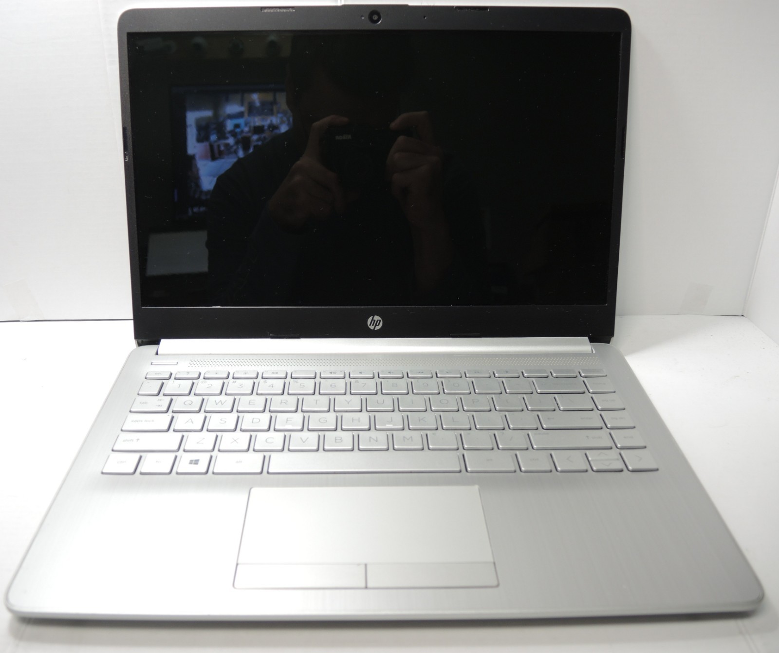 HP Laptop 14-dk1025wm (DEAD, NO POWER, LIQUID DAMAGE, PARTS ONLY, NON-FUCTIONAL)