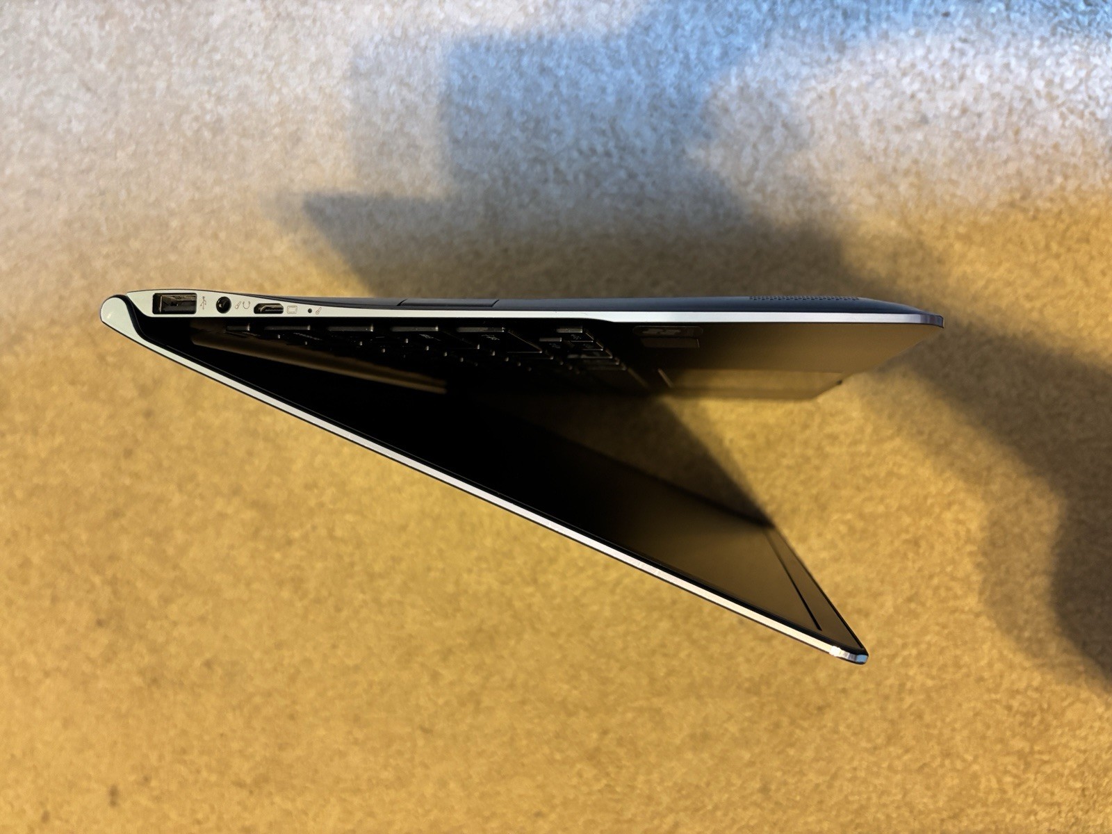 Samsung NP900X3C (Core i5 3317U, 4GB RAM, 128GB SSD)