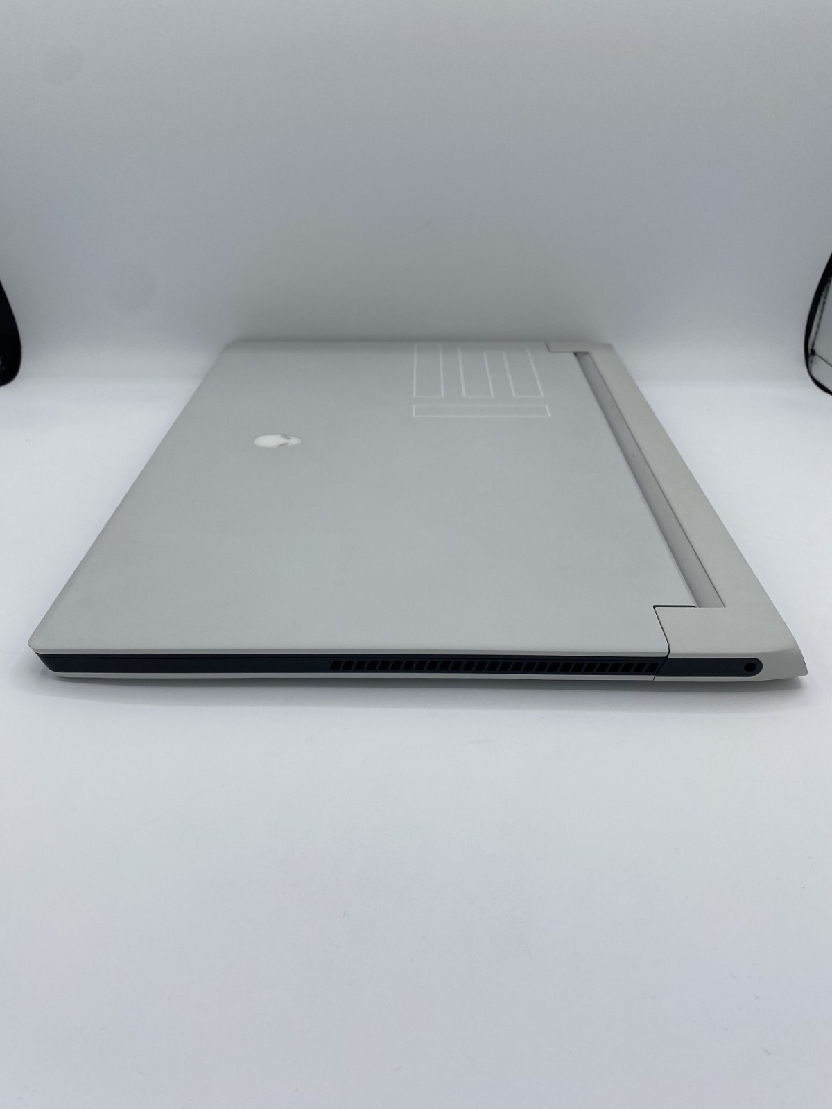 Dell Alienware X15 R1 15″ RTX 3070 i7-11800H 16GB 512GB SSD W11H Restored Laptop