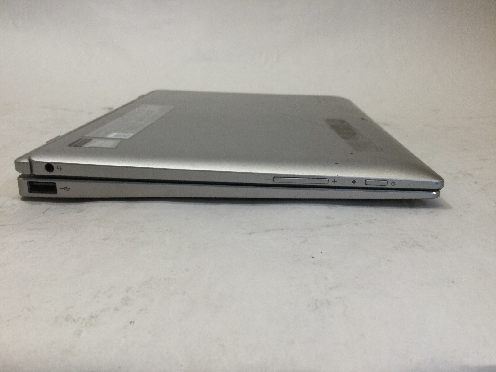 LENOVO MIIX 320-10ICR – INTEL ATOM X5 – 4GB RAM -DOES NOT POWER ON-FOR PARTS-BB!